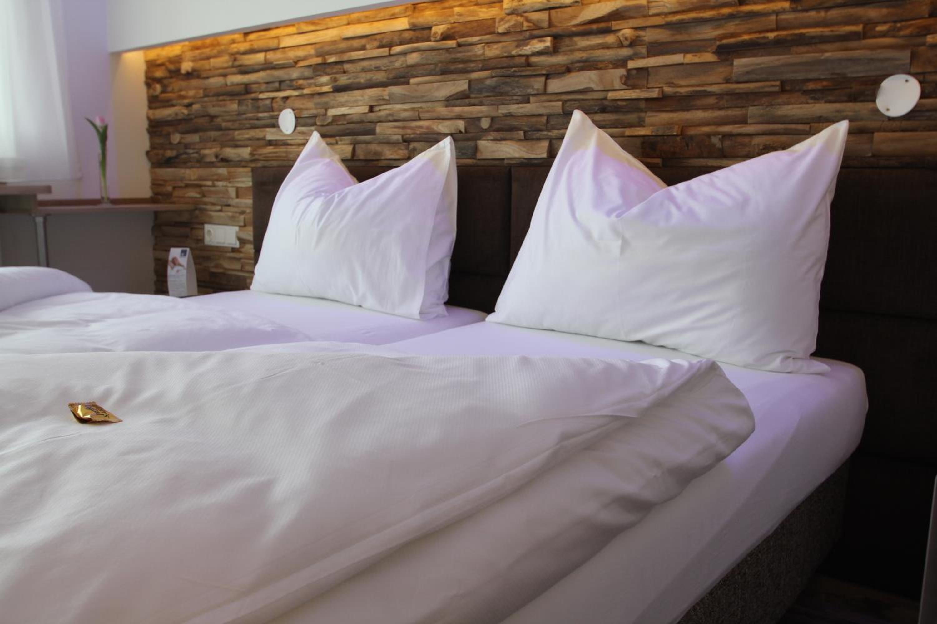 Deluxe Double or Twin Room with Balcony - Photo 2