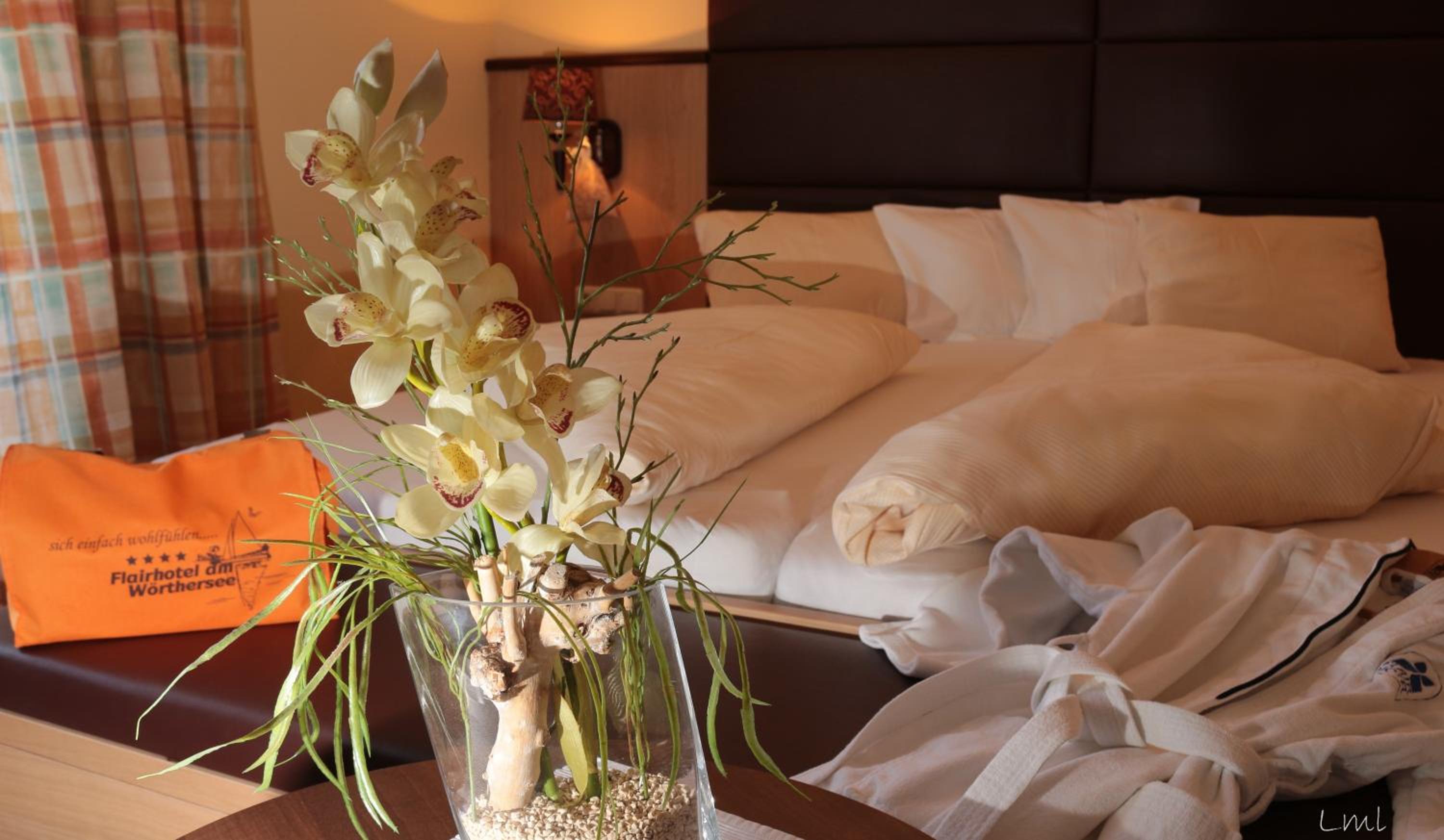 Double Room with Balcony and Lake View - Photo 4