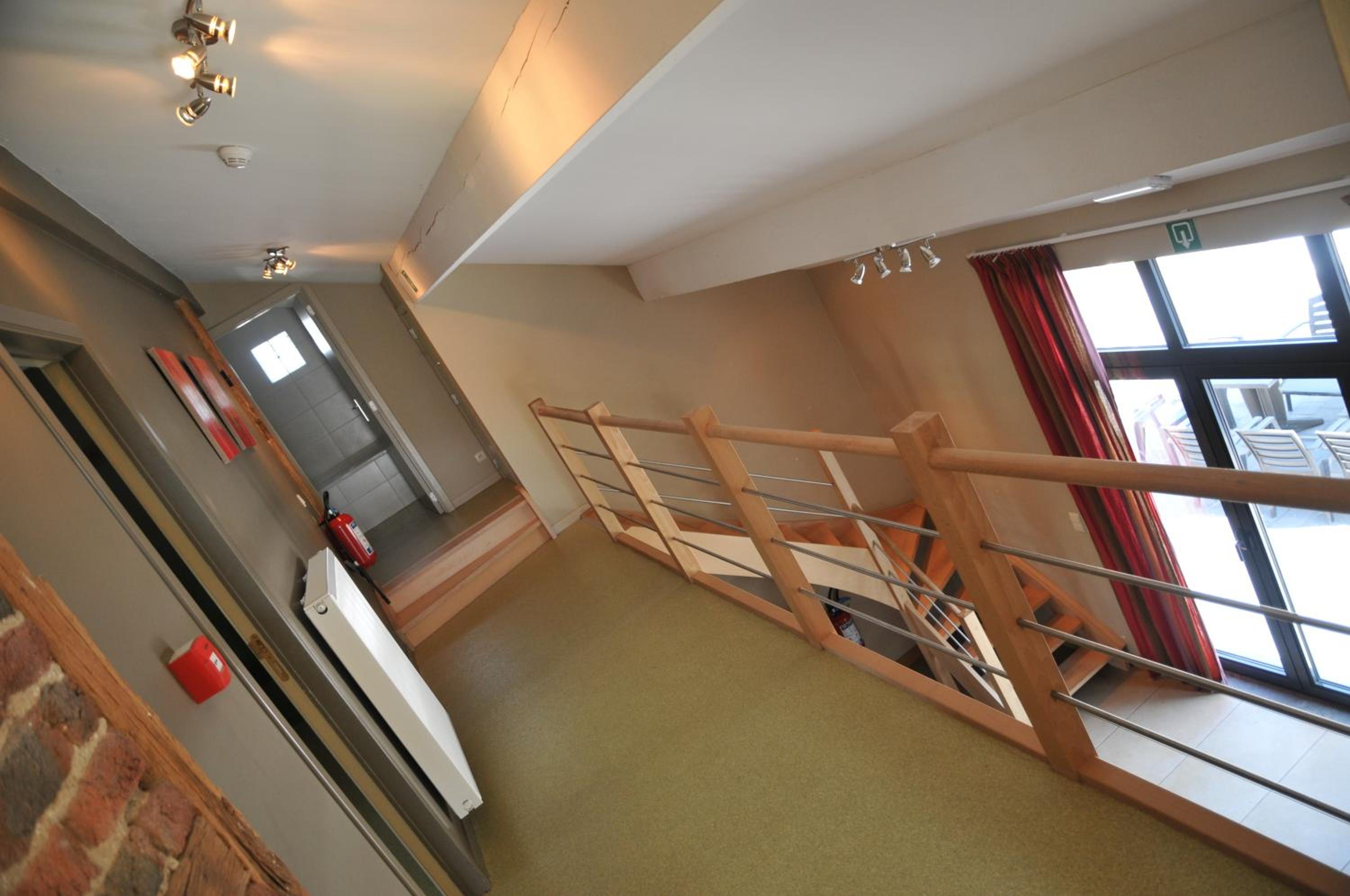 Five-Bedroom House photo 2