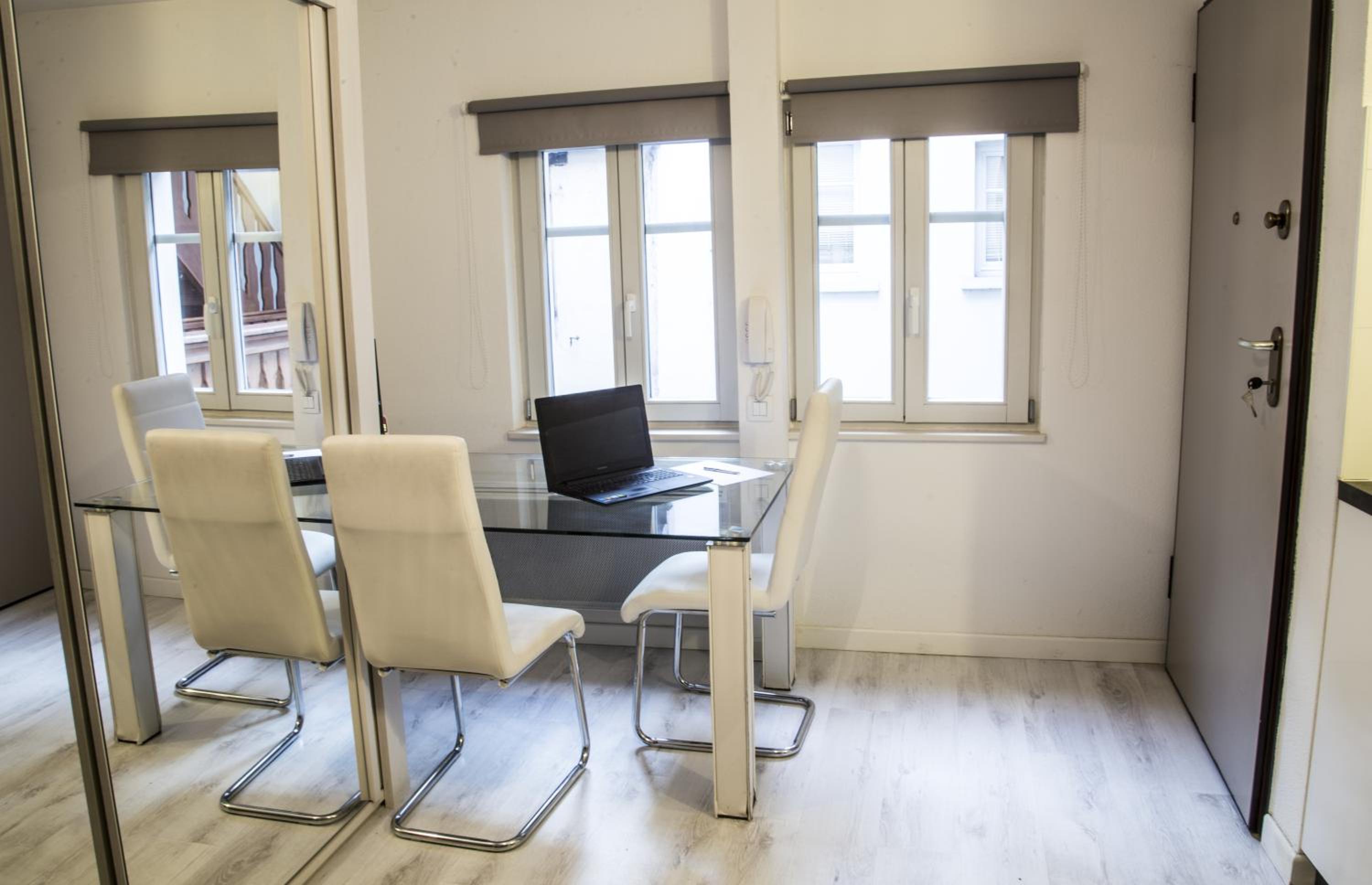 Studio Apartment photo 1