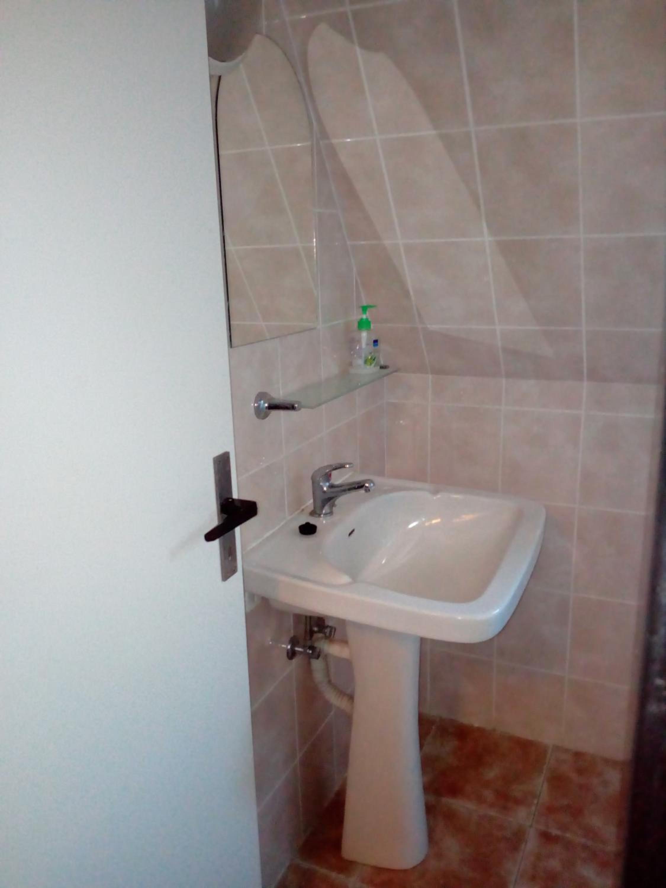 Economy Quadruple Room with Shared Bathroom photo 3