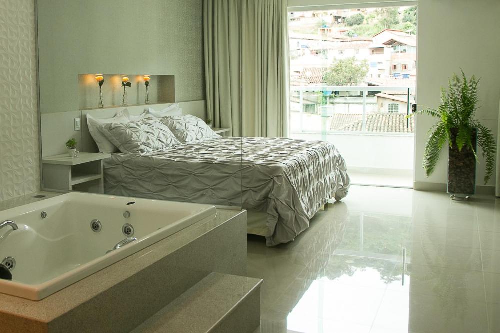 King Suite with Spa Bath photo 3
