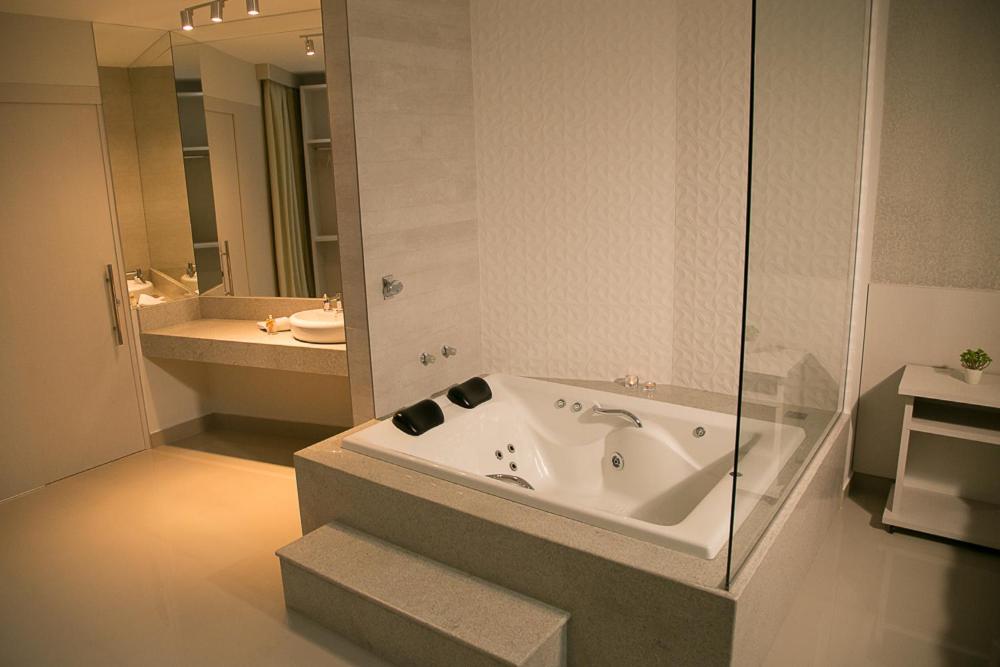 King Suite with Spa Bath photo 2