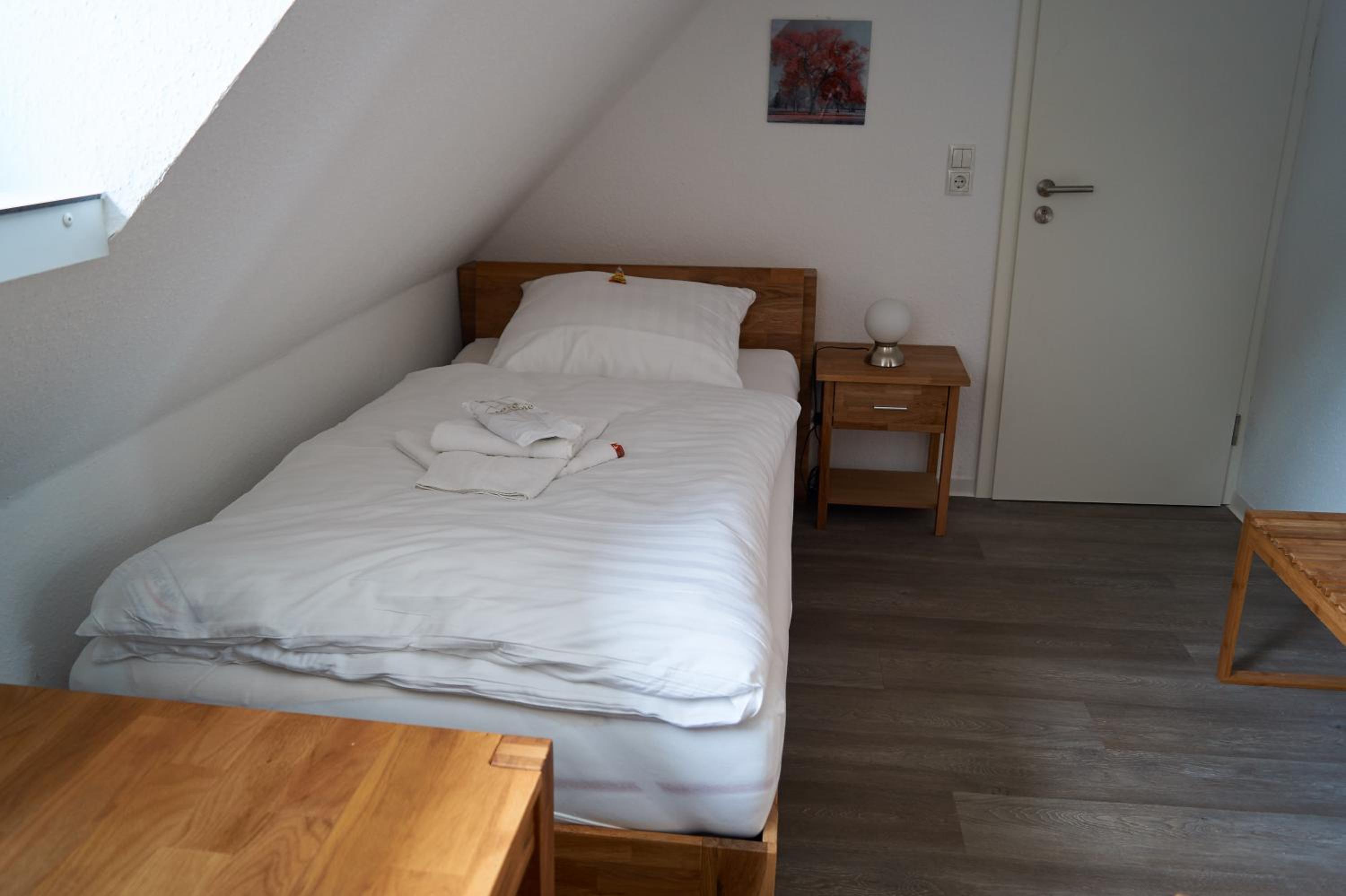 Small Twin Room - Photo 1