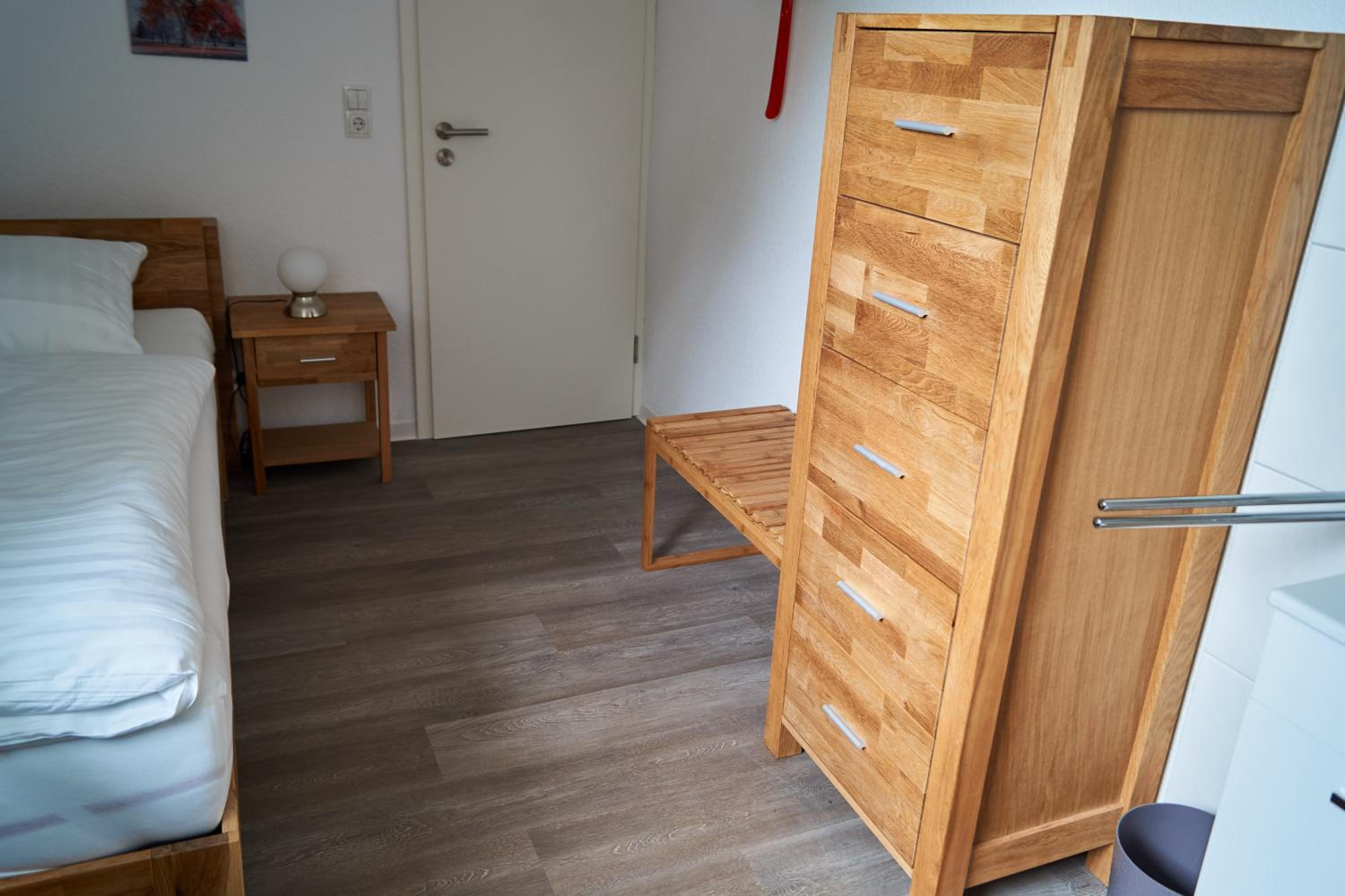 Small Twin Room - Photo 2