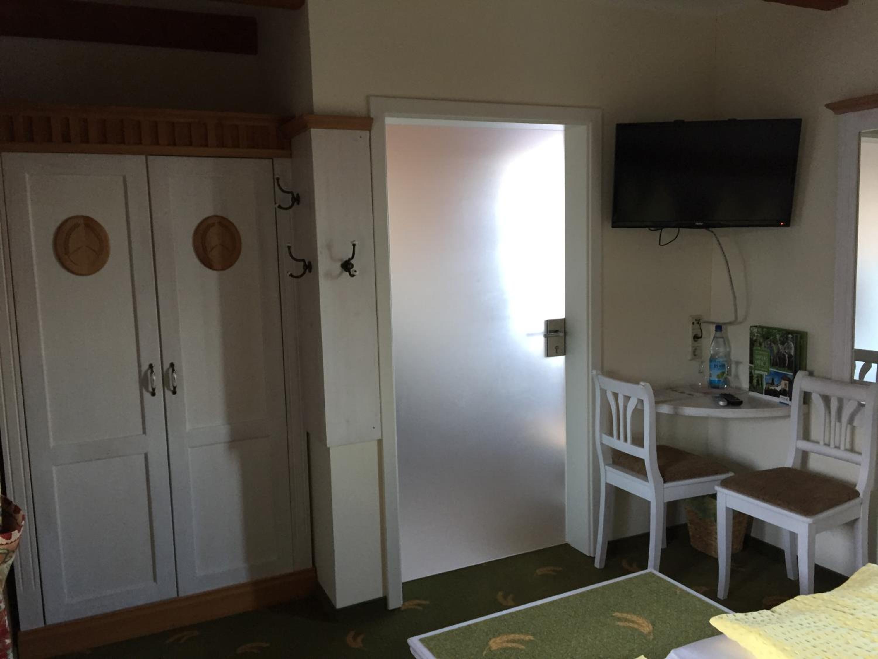 Budget Double Room - Photo 3