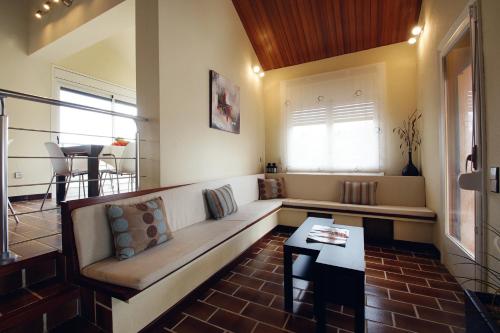 Five-Bedroom House photo 3