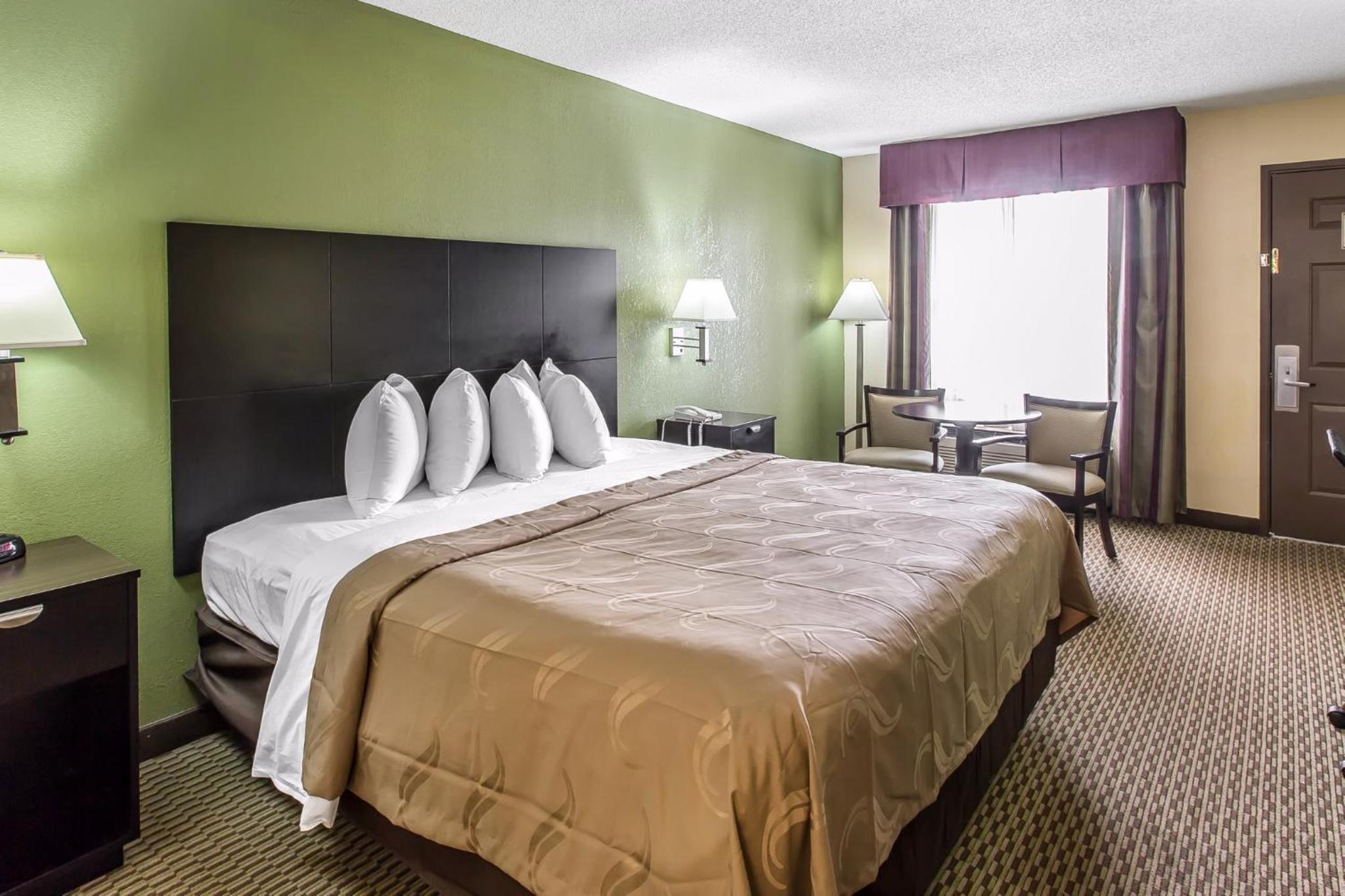 King Room - Non-Smoking - Photo 4