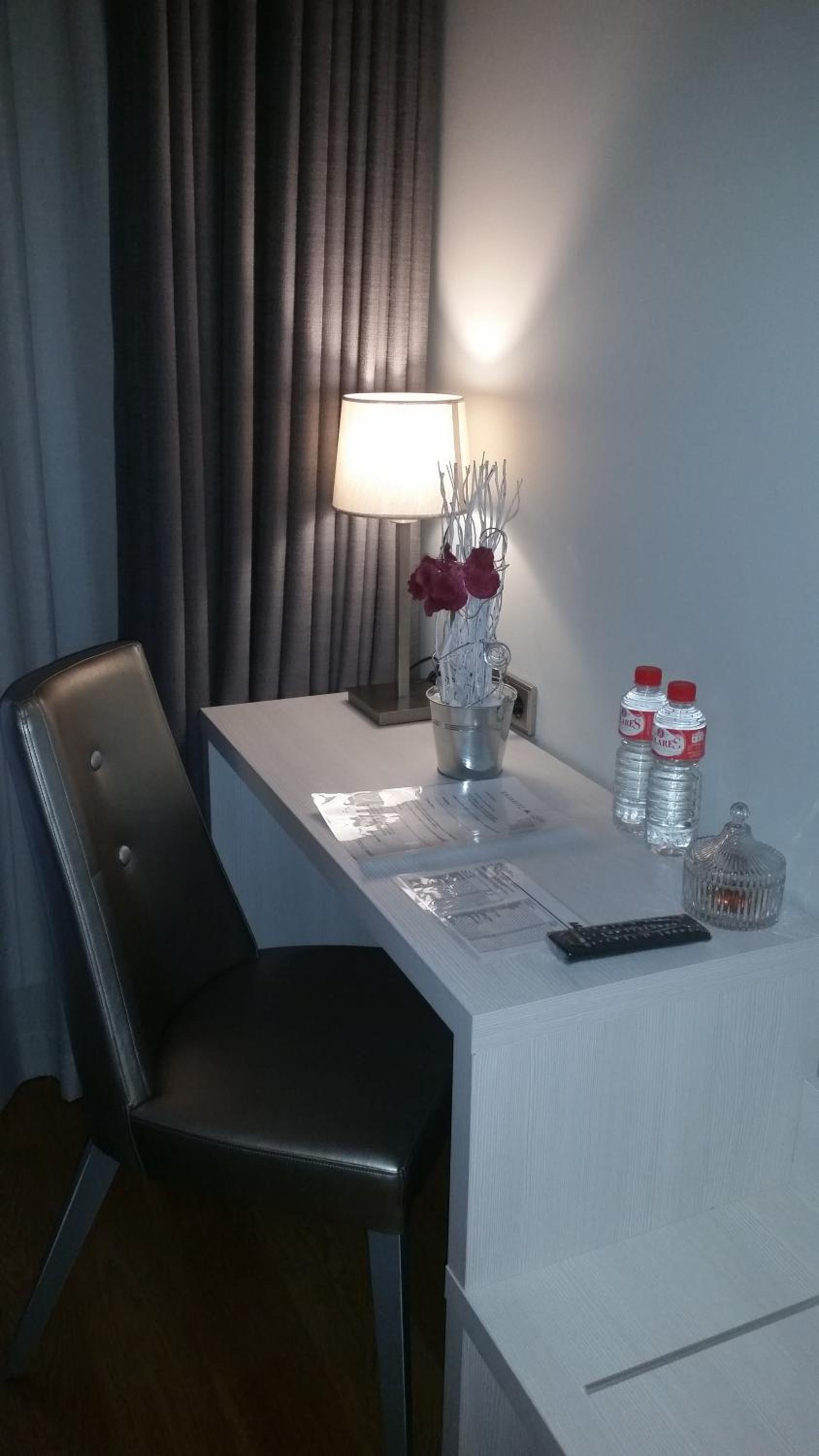 Double or Twin Room - Photo 5