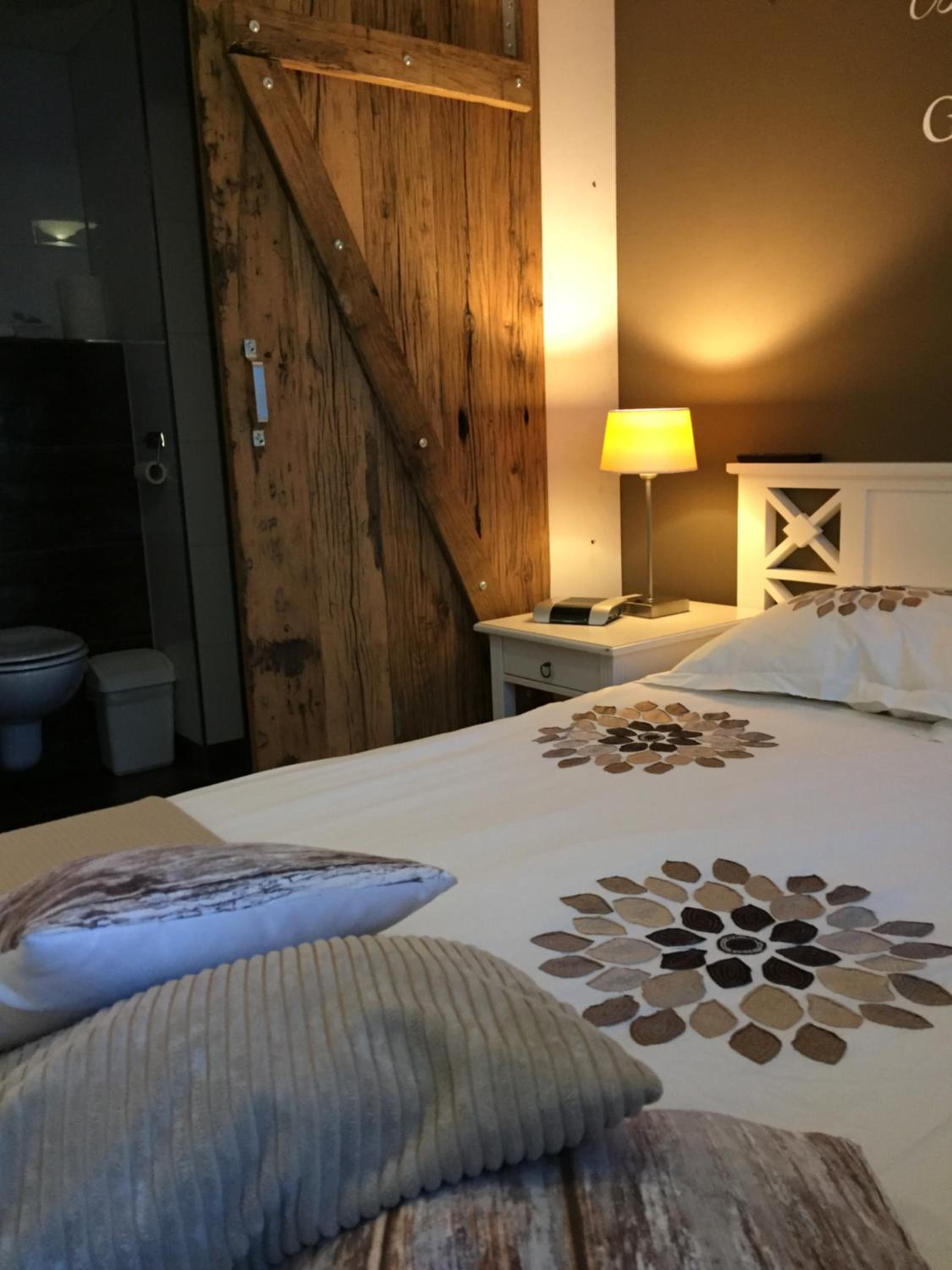 Budget Double Room photo 3