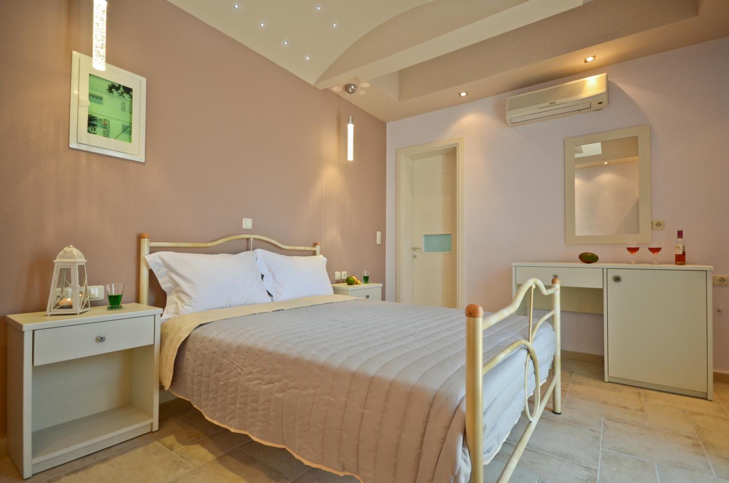 Double Room with Private Balcony - Photo 1