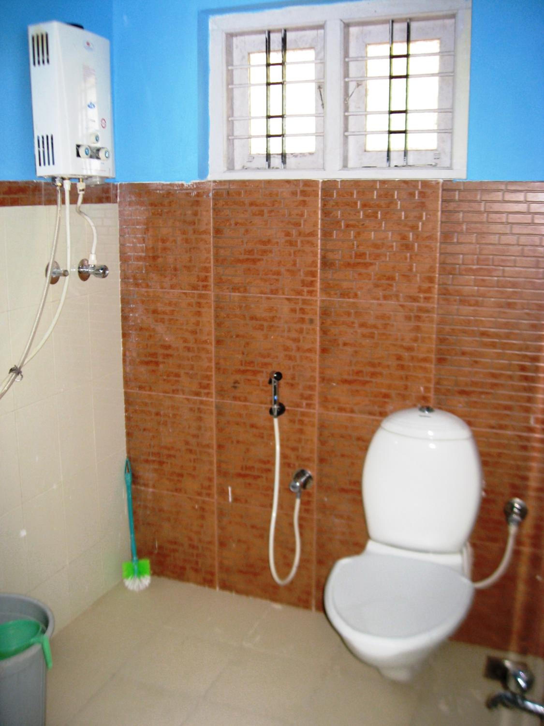 Double Room with Balcony - Photo 3