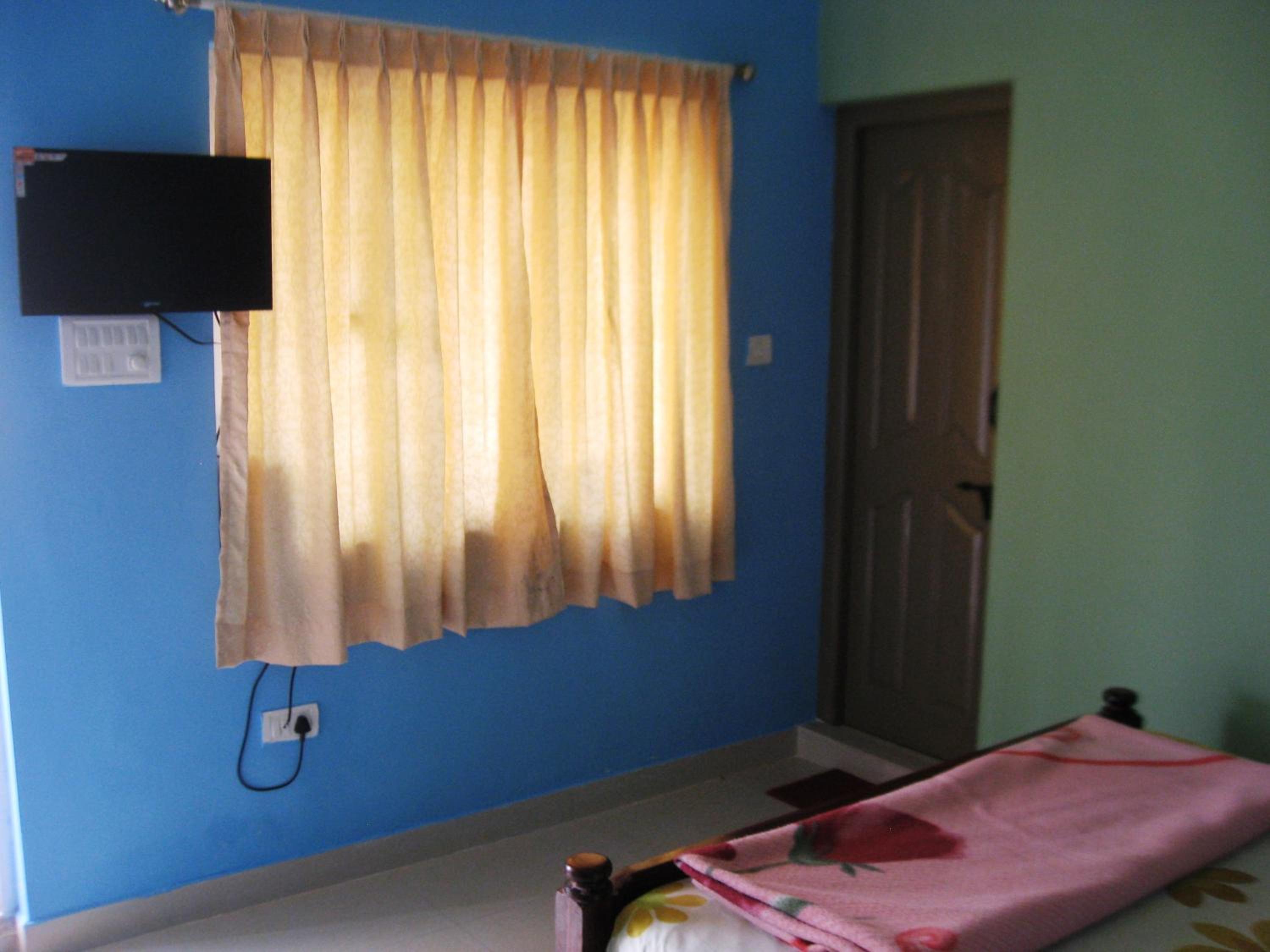 Double Room with Balcony - Photo 4