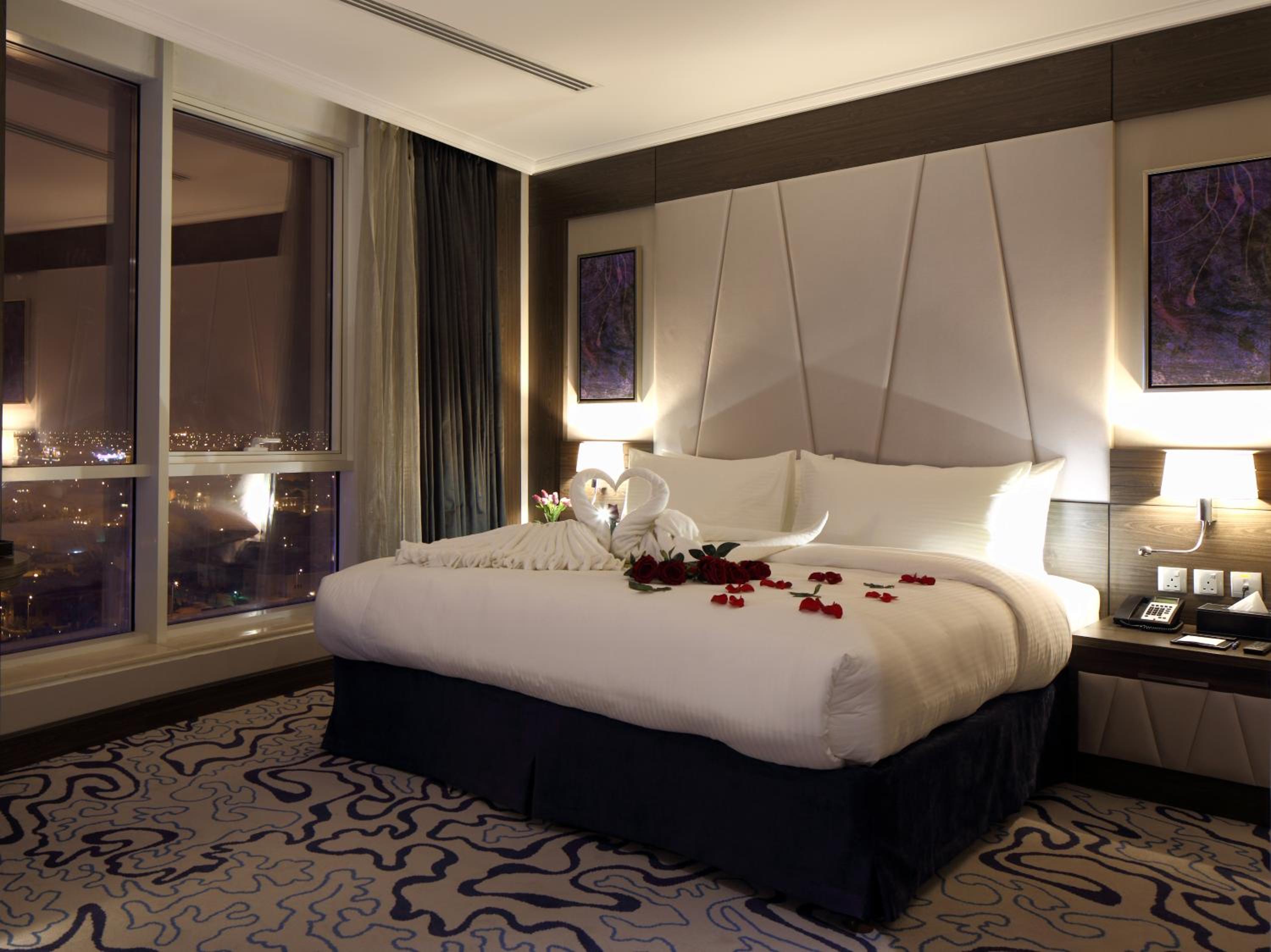 Deluxe Room thumbnail 5