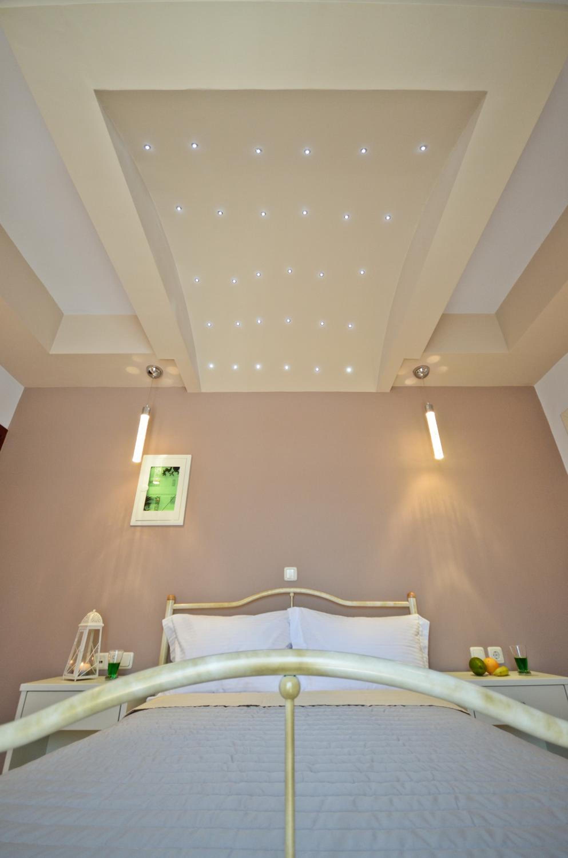 Double Room with Private Balcony - Photo 6