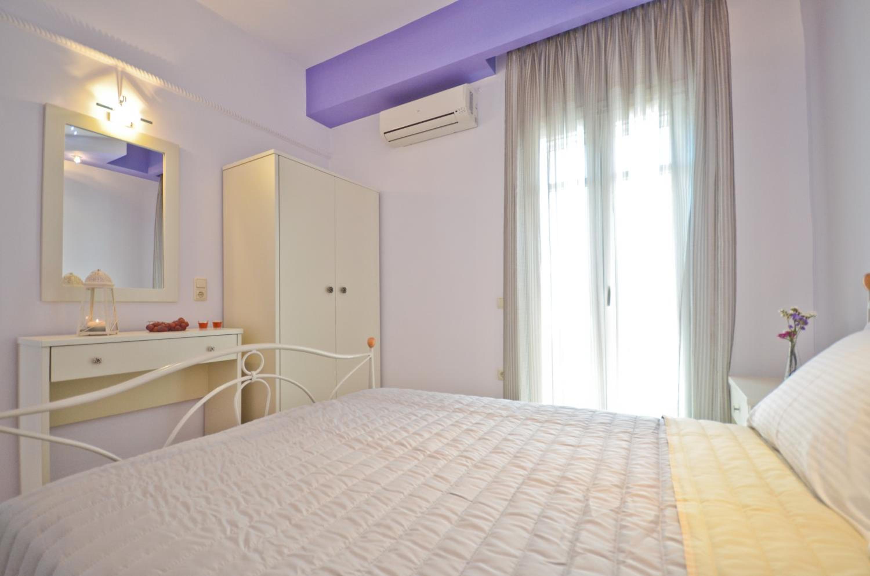 Family Room with Private Balcony - Photo 3