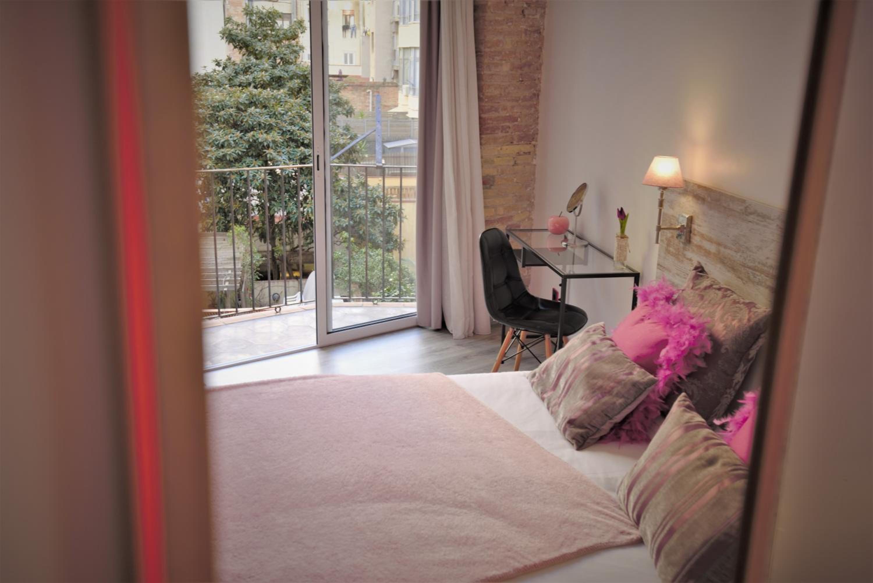 One-Bedroom Apartment with Balcony photo 2