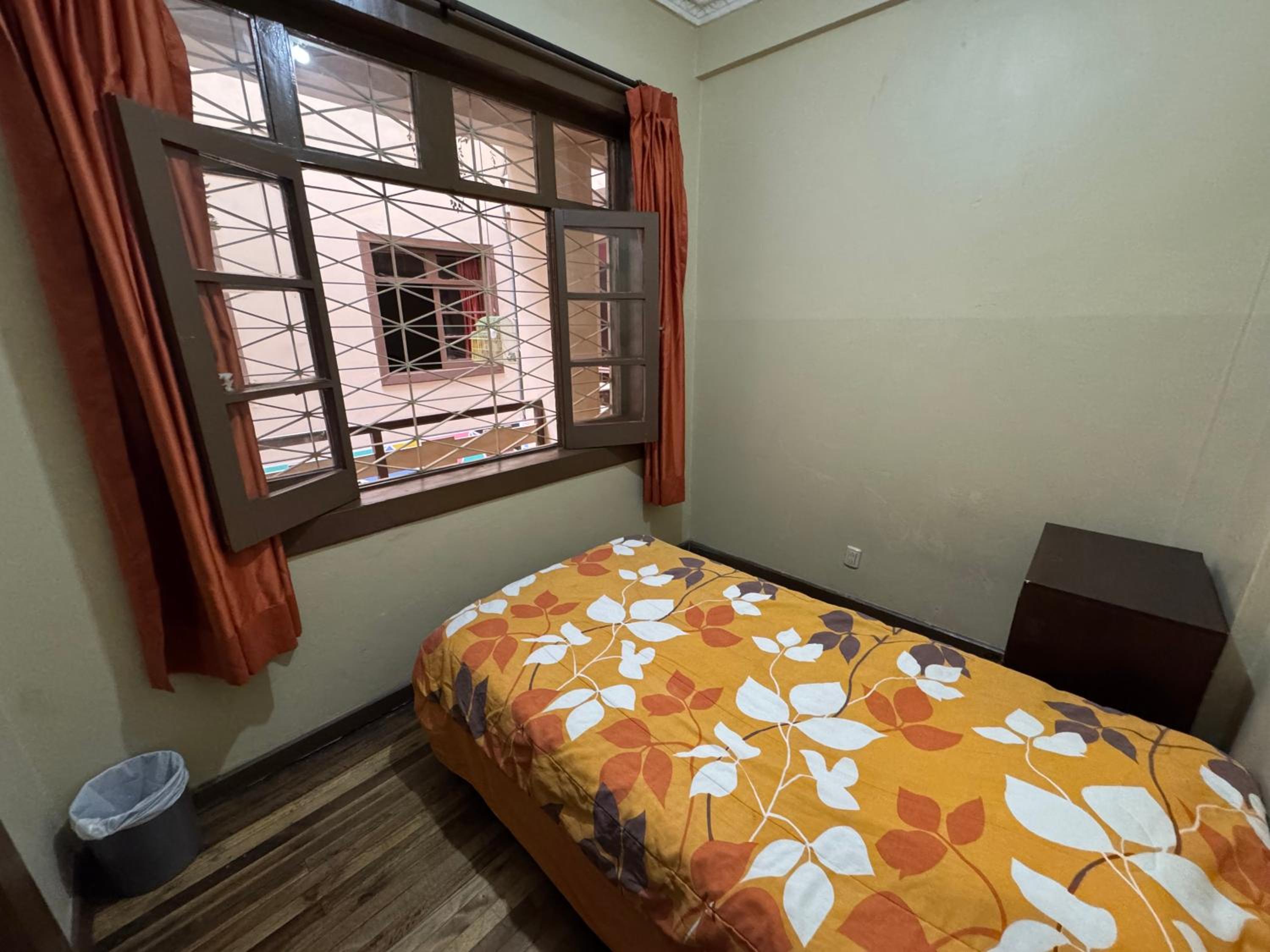 Single Room with Shared Bathroom