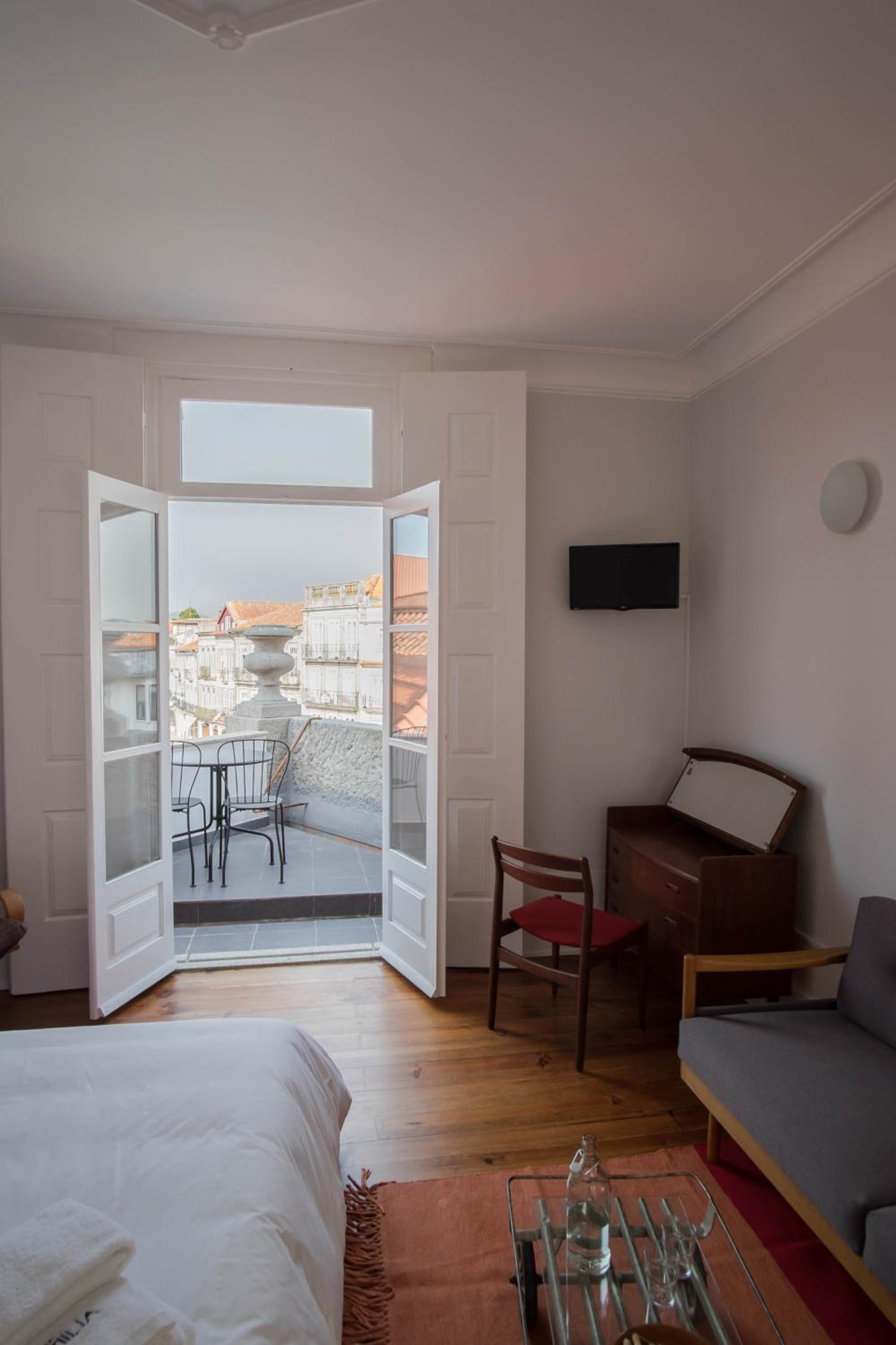 Suite With Balcony And Mountain And City Views  photo 3