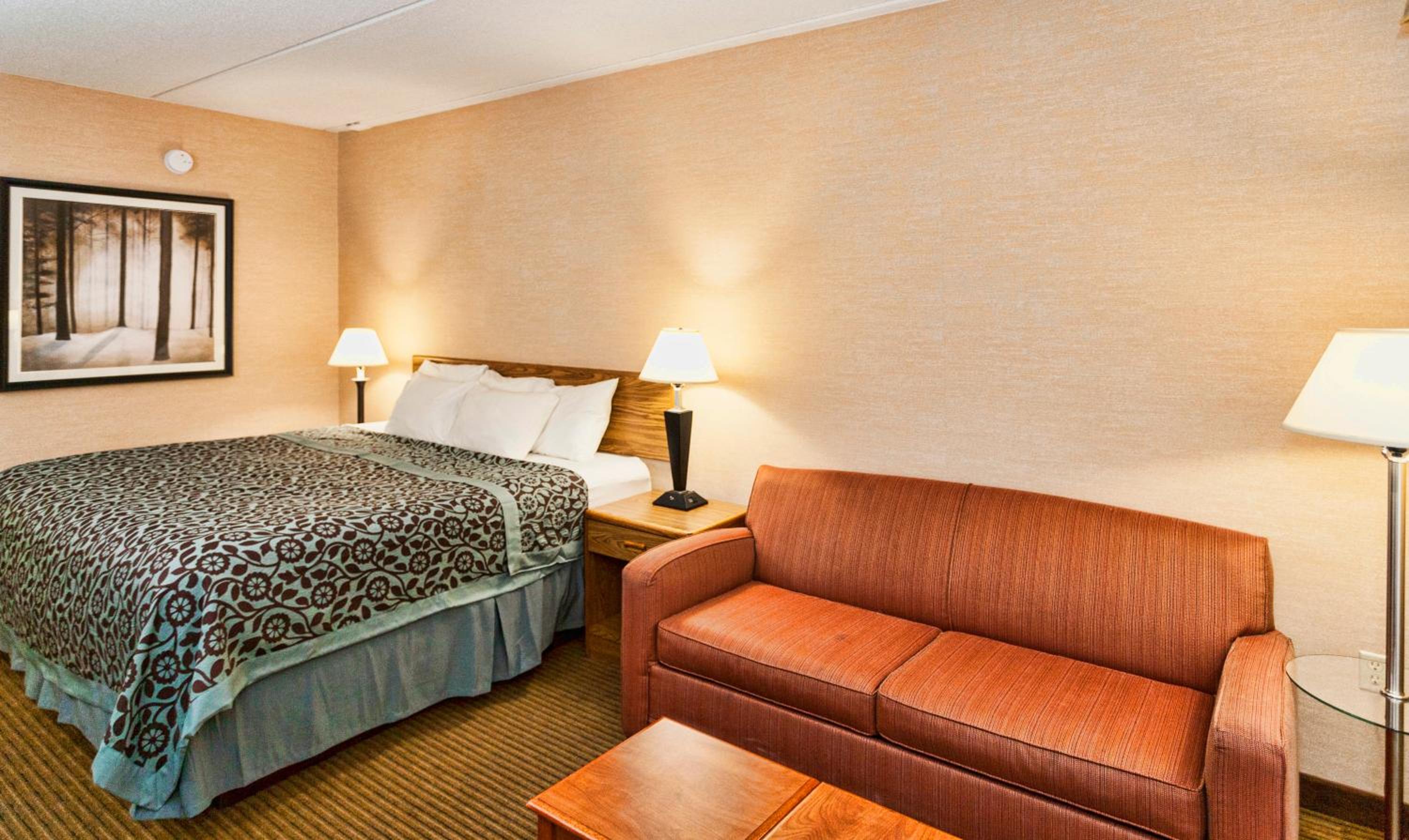 Deluxe King Room - Non-Smoking photo 3