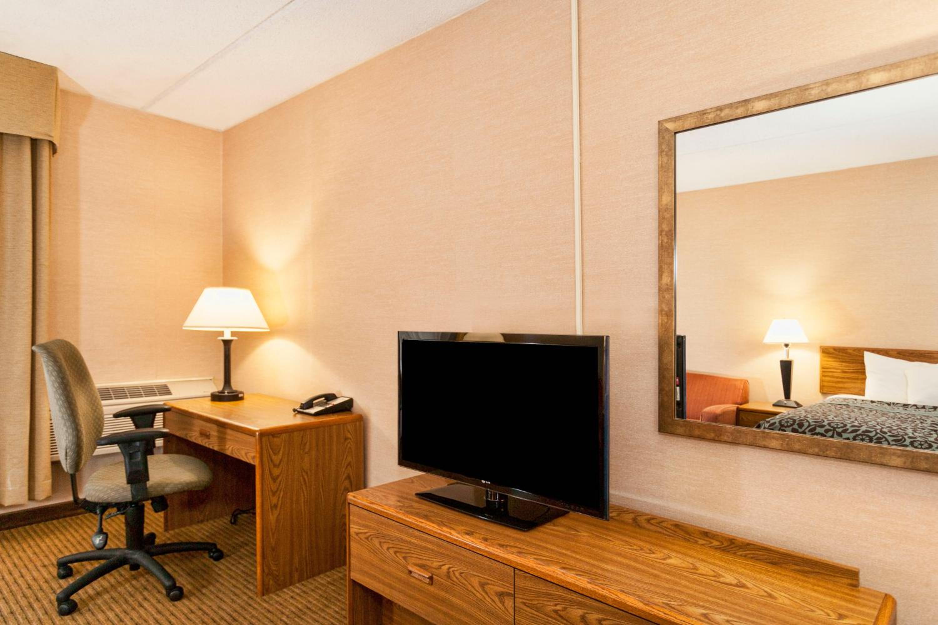 Deluxe King Room - Non-Smoking photo 1