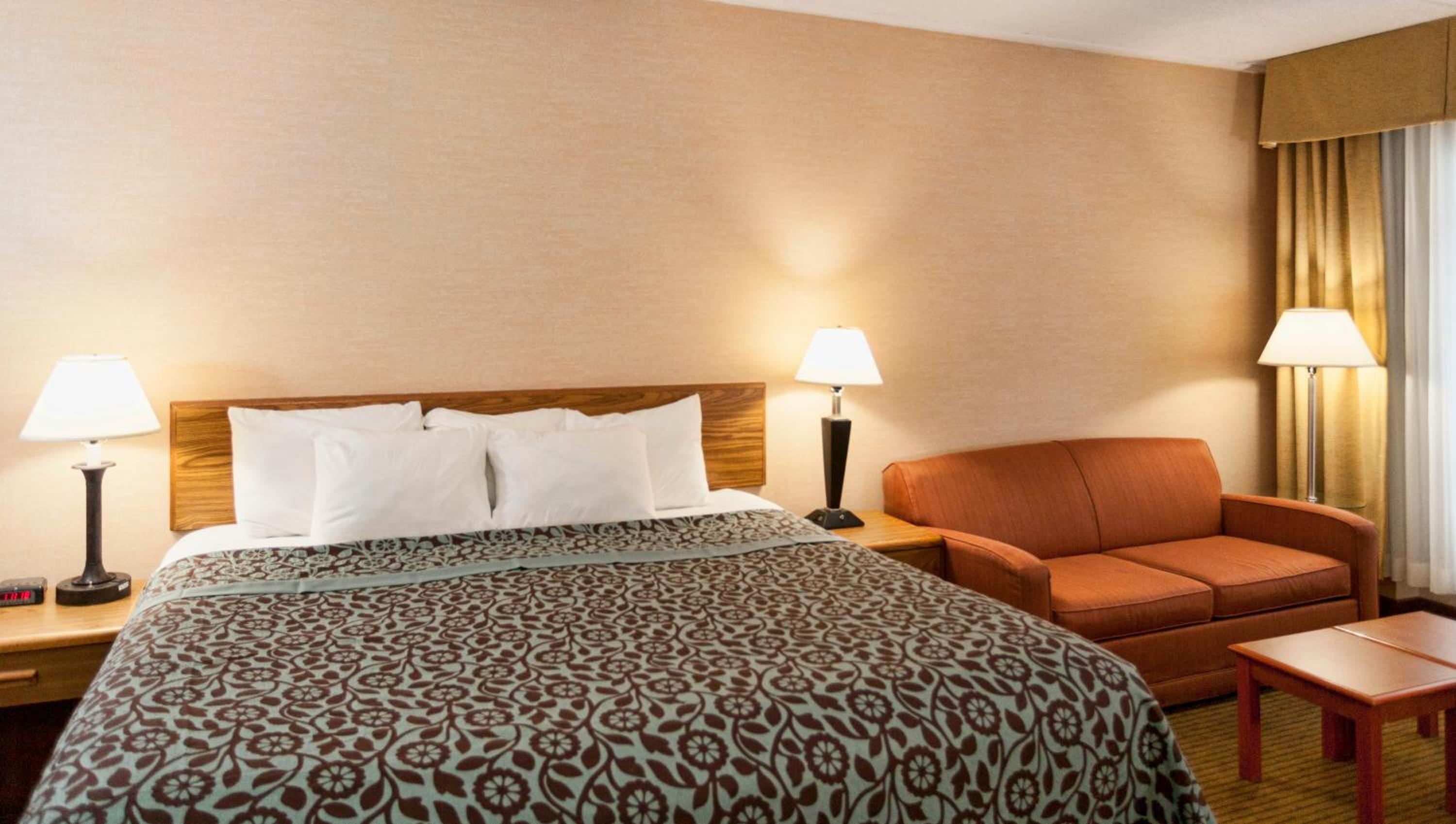 Deluxe King Room - Non-Smoking photo 2
