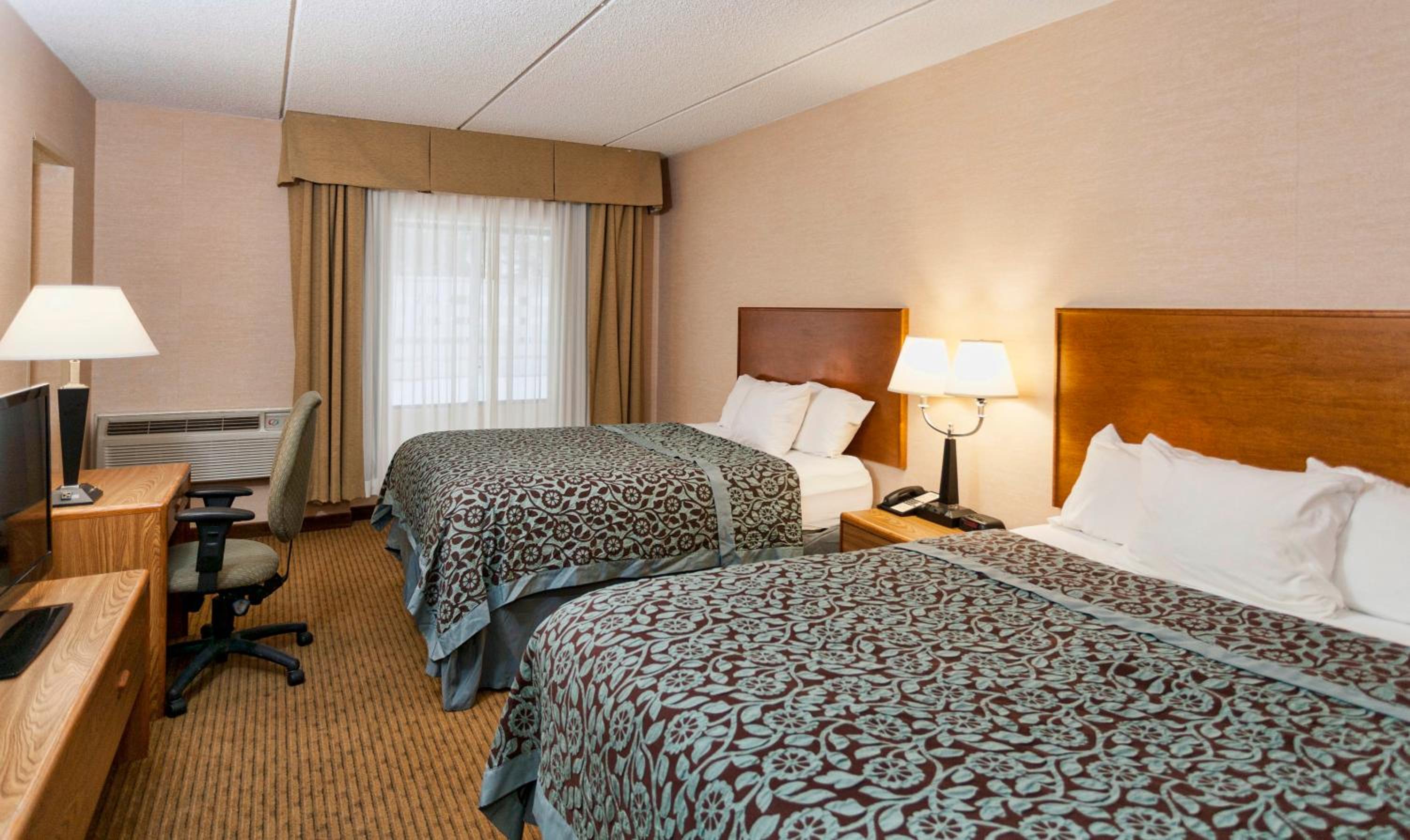 Queen Room with Two Queen Beds - Non-Smoking photo 1