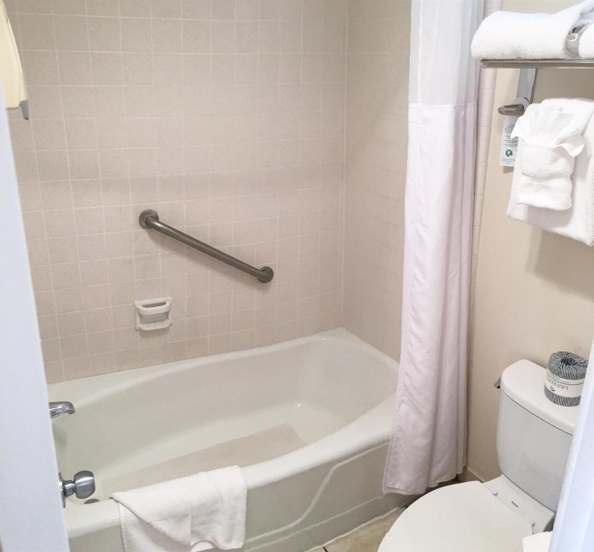 Standard Queen Room (Ground Level) - Photo 8