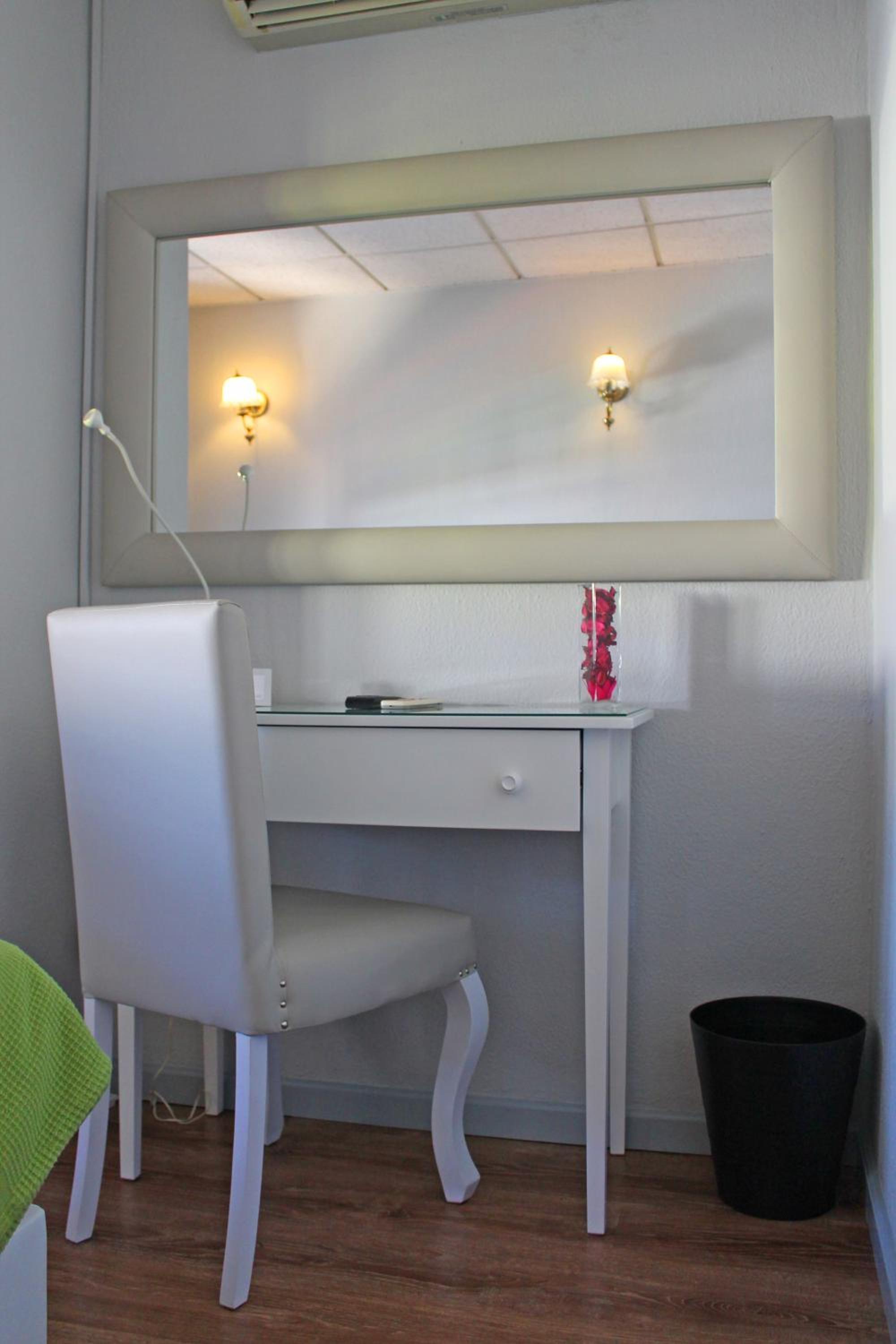 Double Room - Photo 9