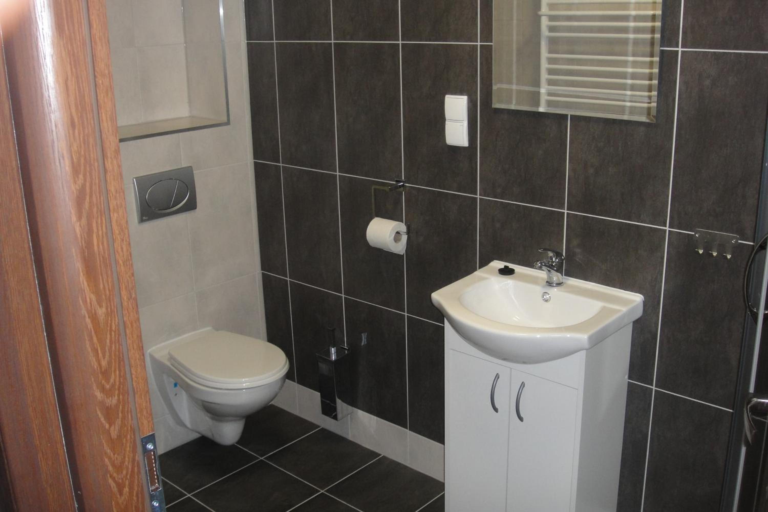 One-Bedroom Apartment - Photo 11