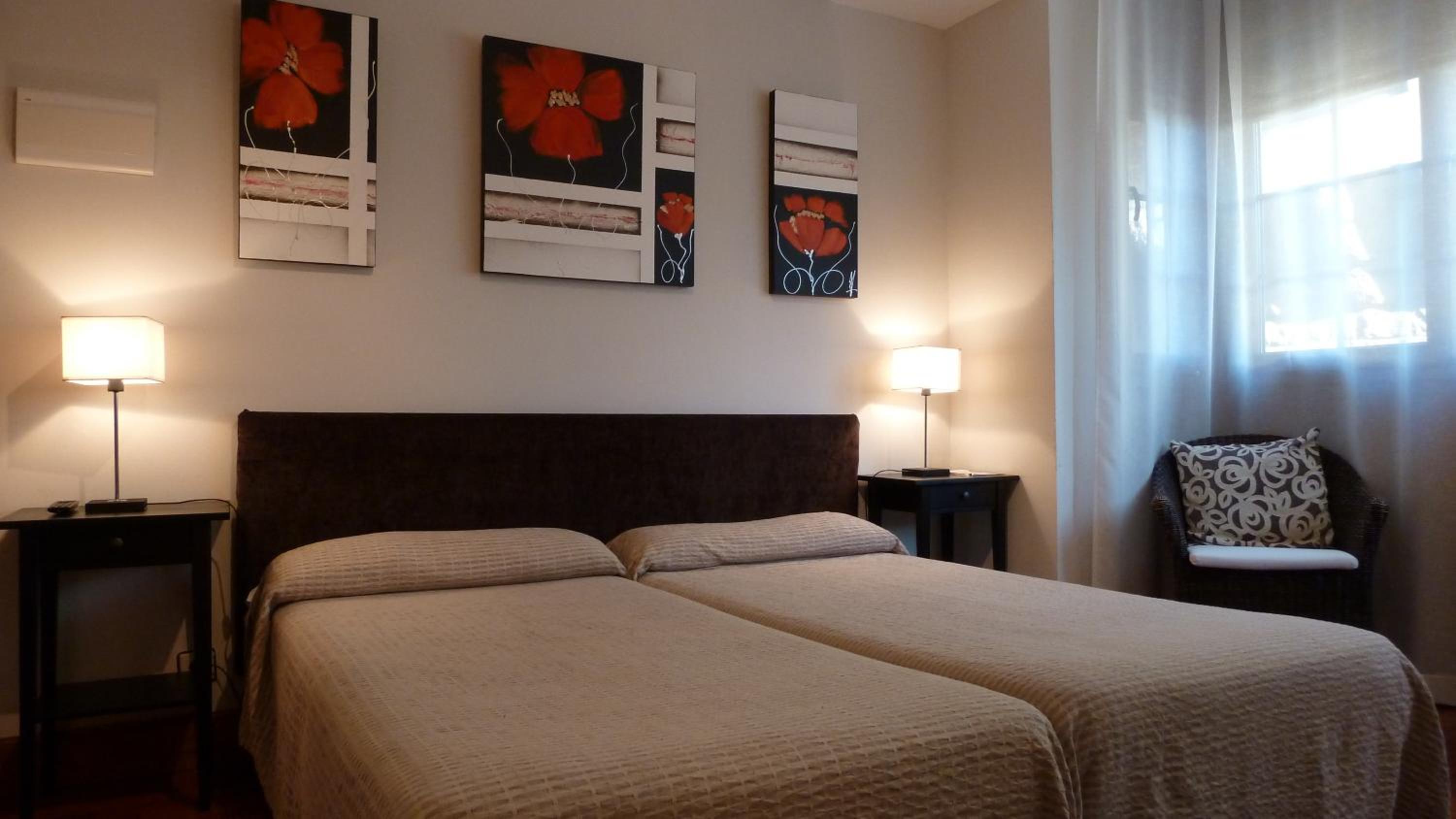 Double or Twin Room - Photo 9