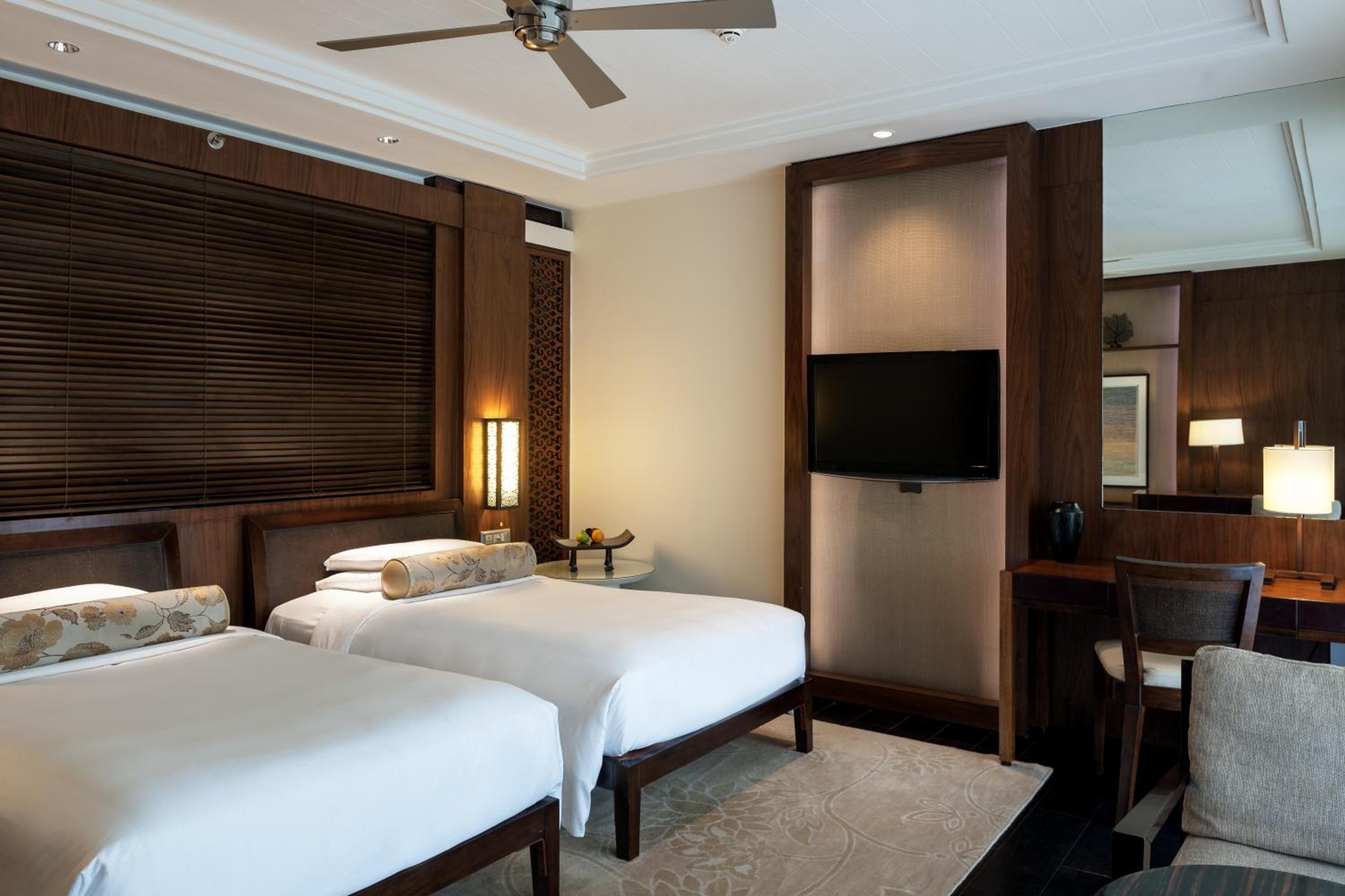 Twin Bed with Balcony Garden View Club Access  photo 3