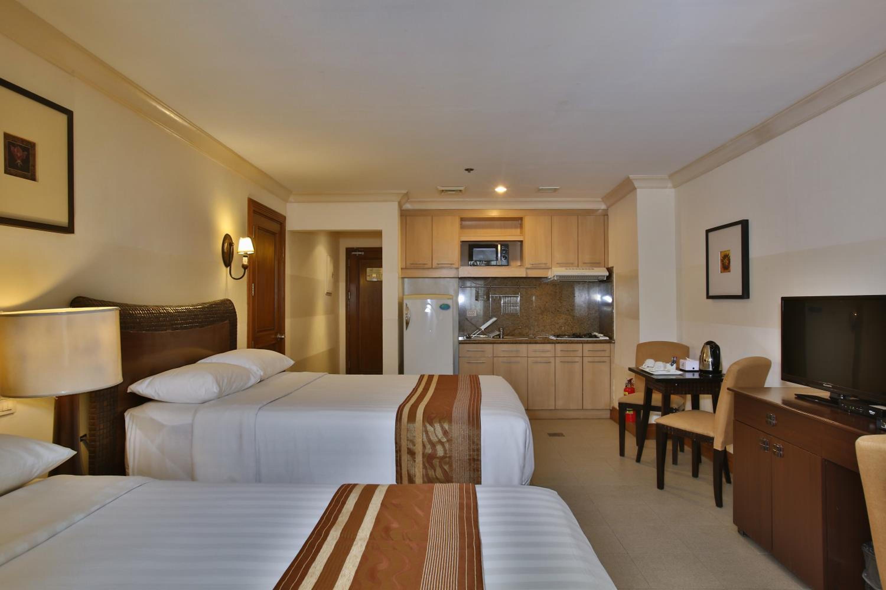 One-Bedroom Suite - Photo 2