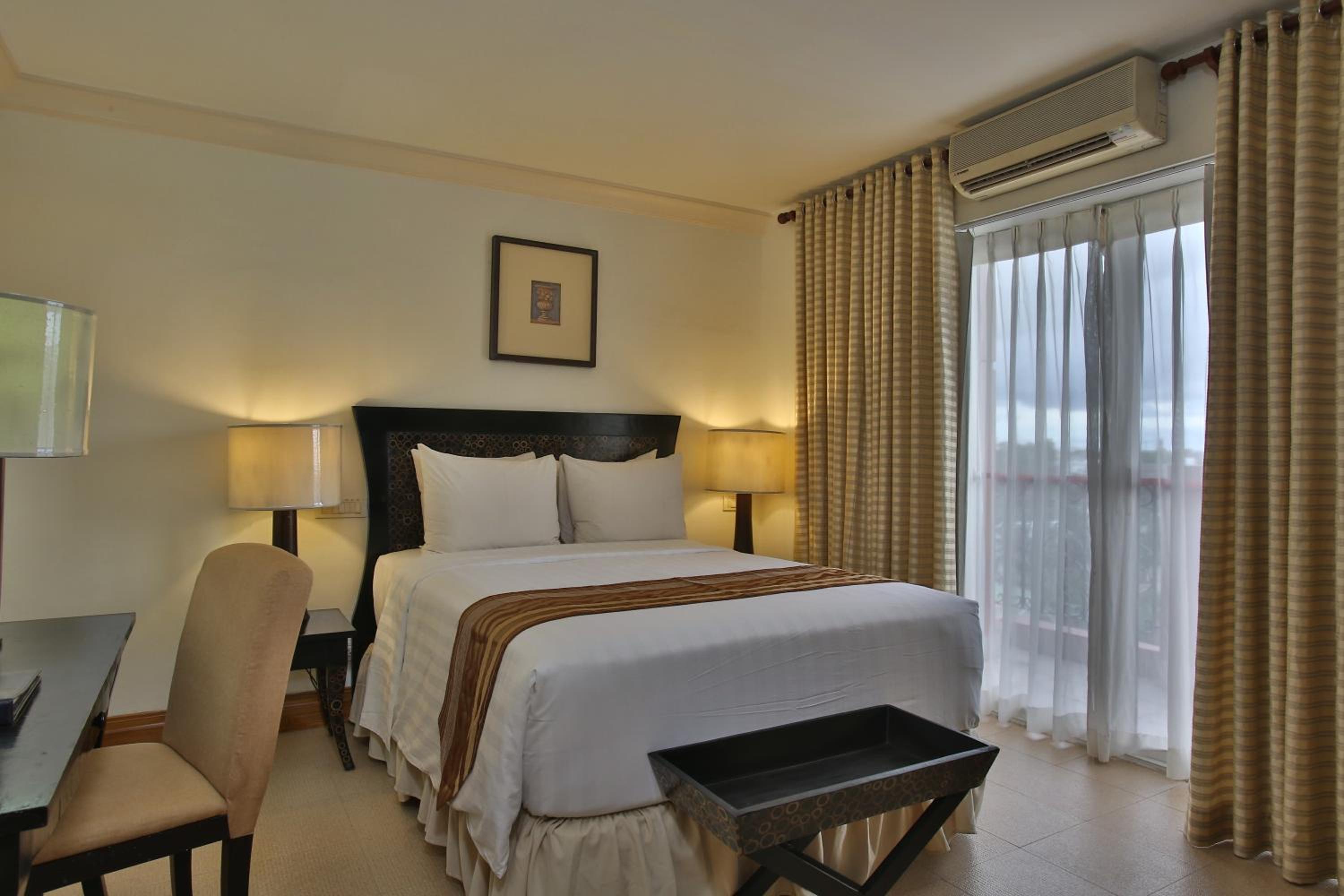 Three-Bedroom Suite - Photo 3