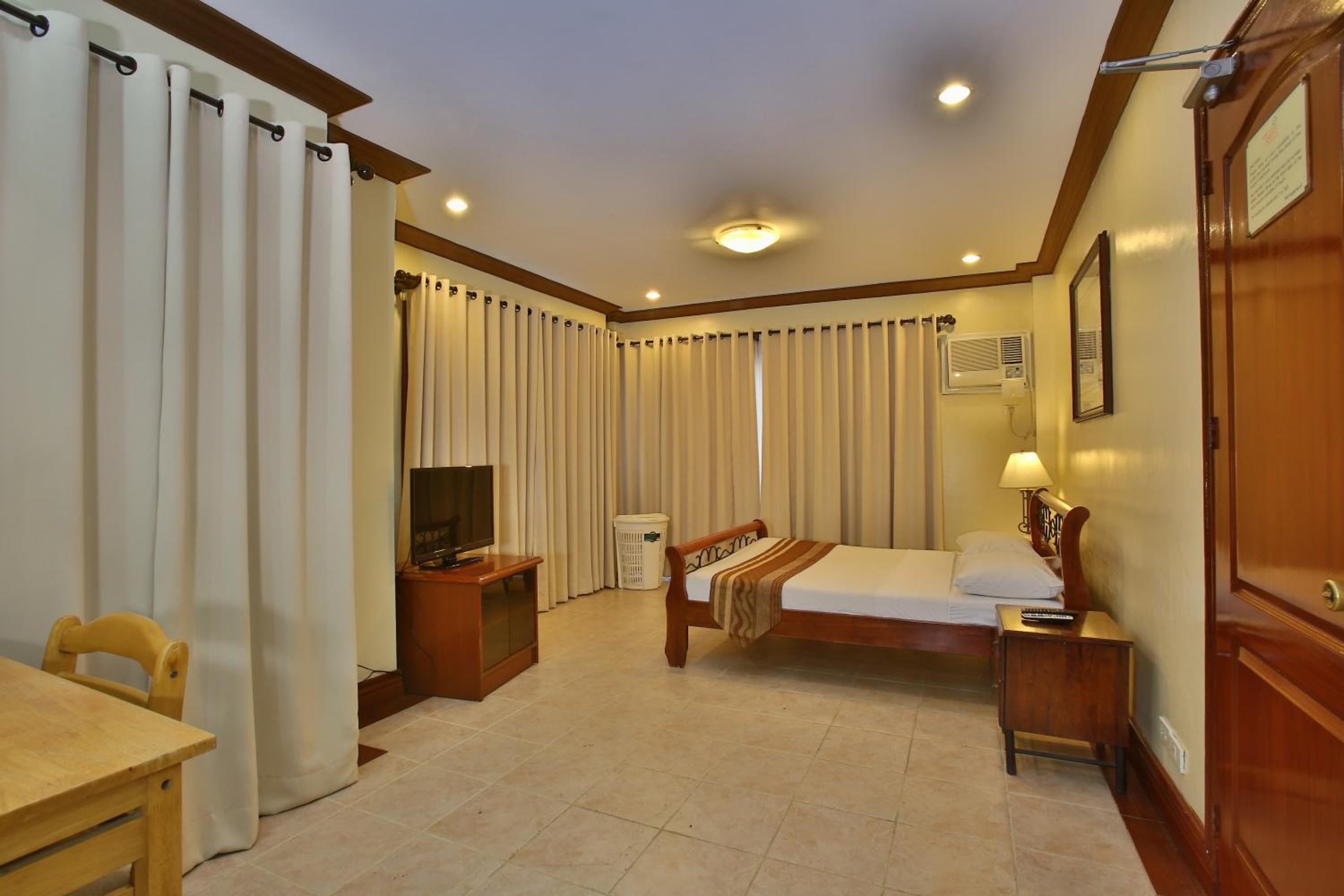 Three-Bedroom Villa - Photo 1