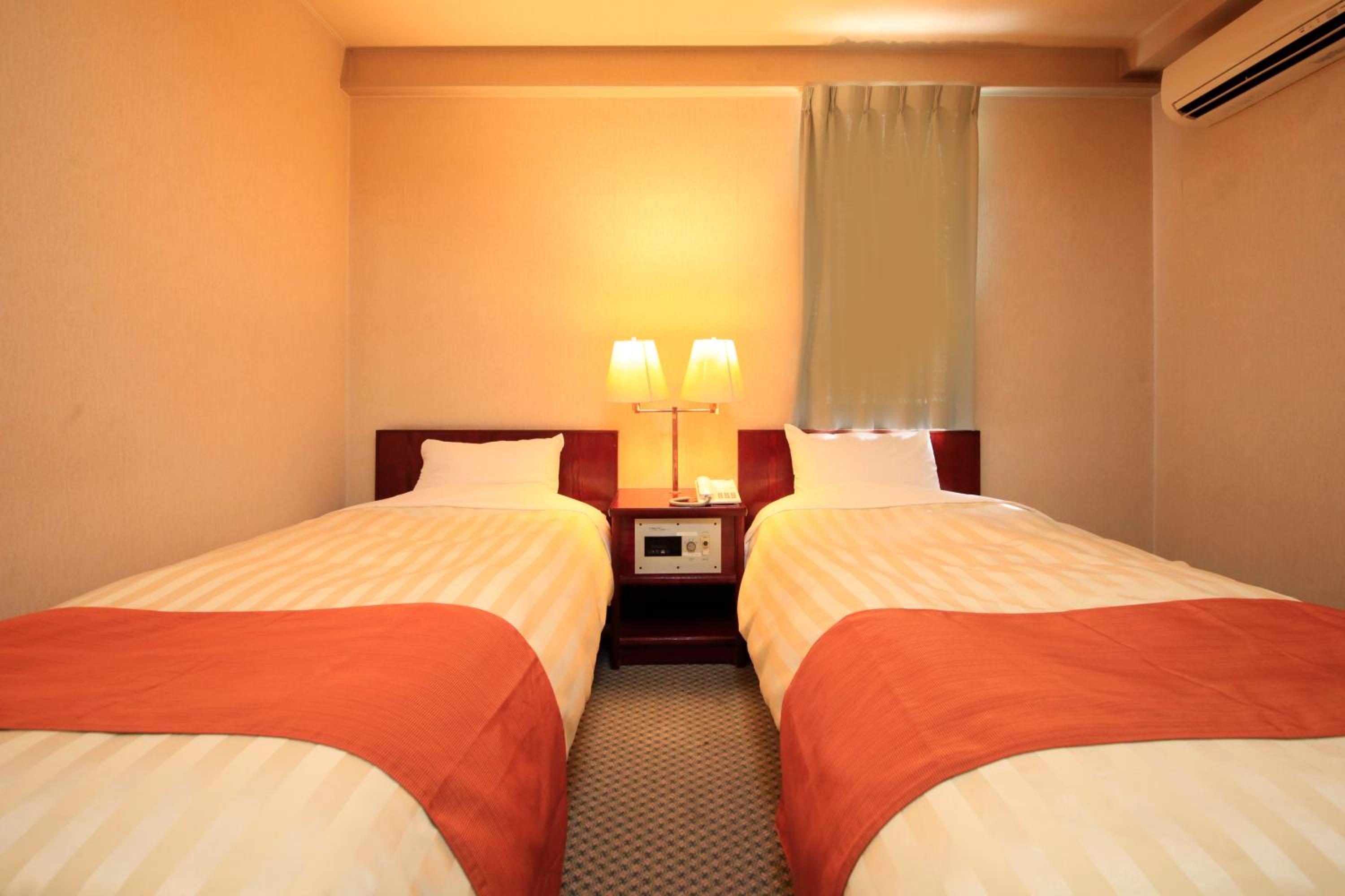 Standard Twin Room - Smoking photo 3