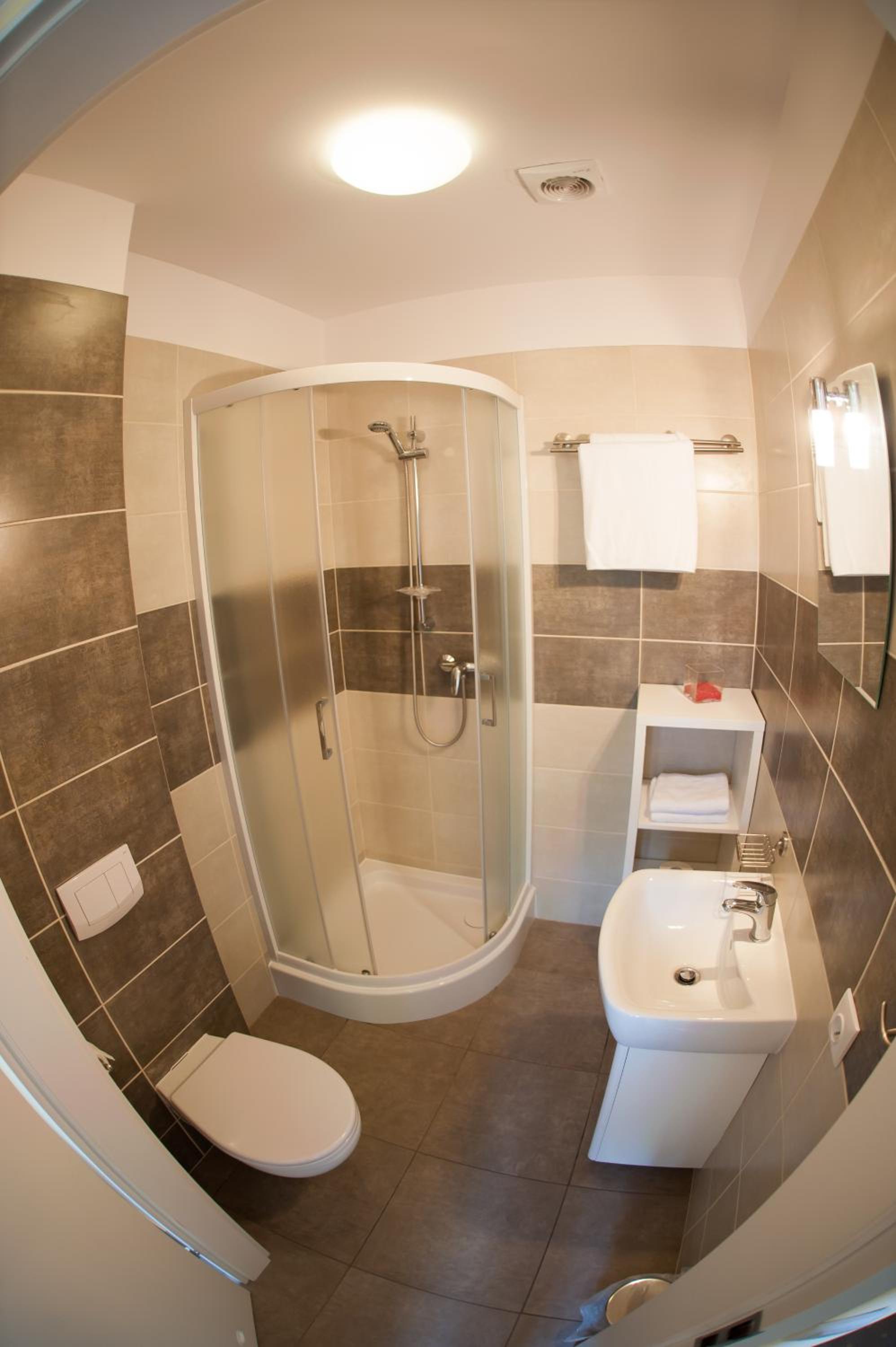 Twin Room - Photo 2