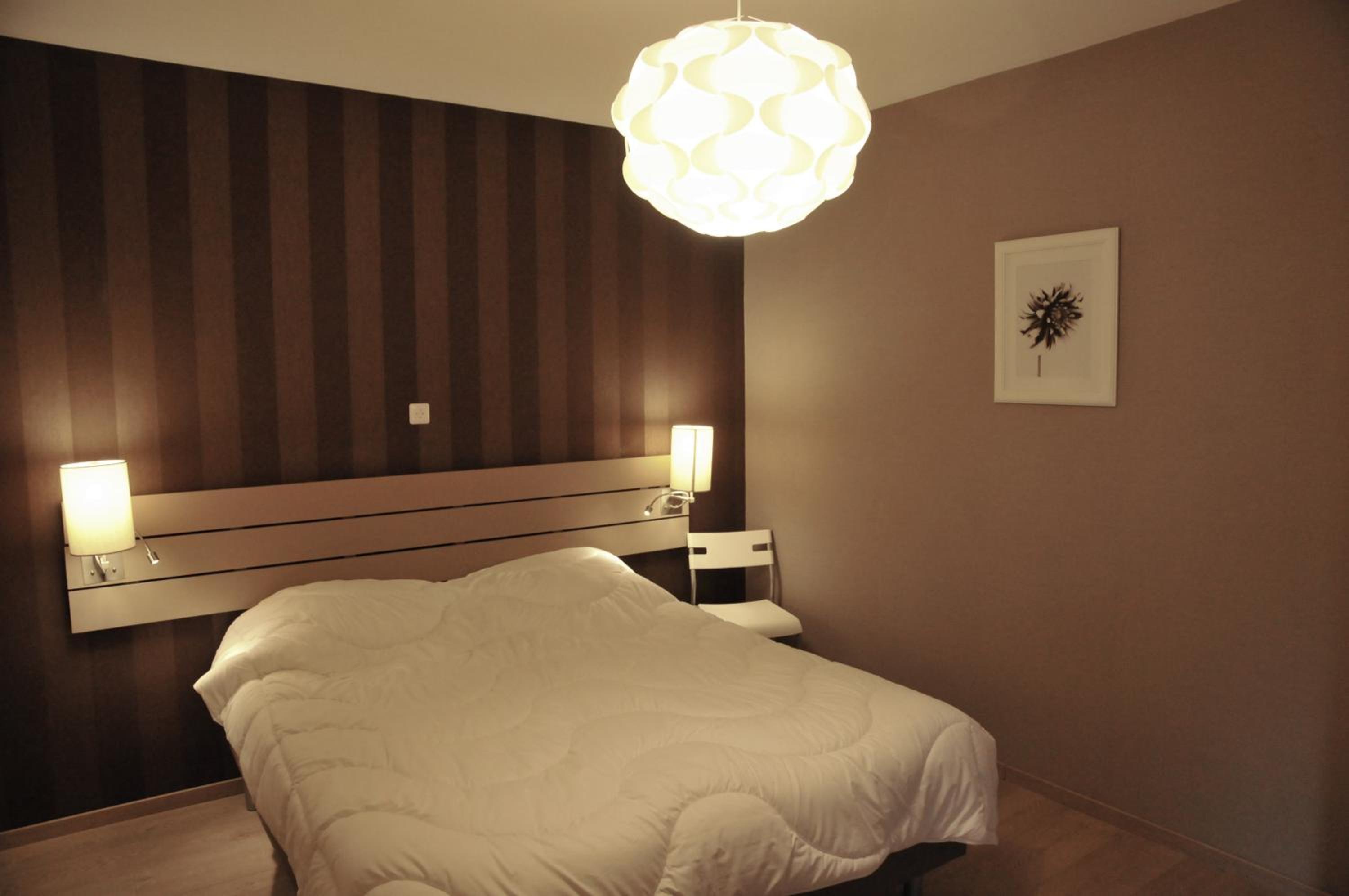 Seven-Bedroom House photo 1