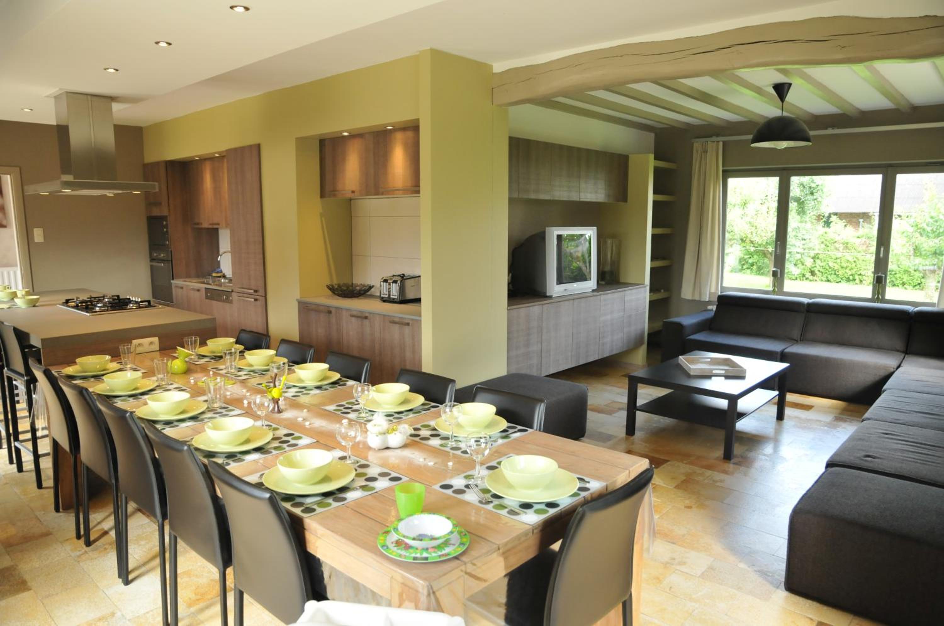 Seven-Bedroom House photo 3
