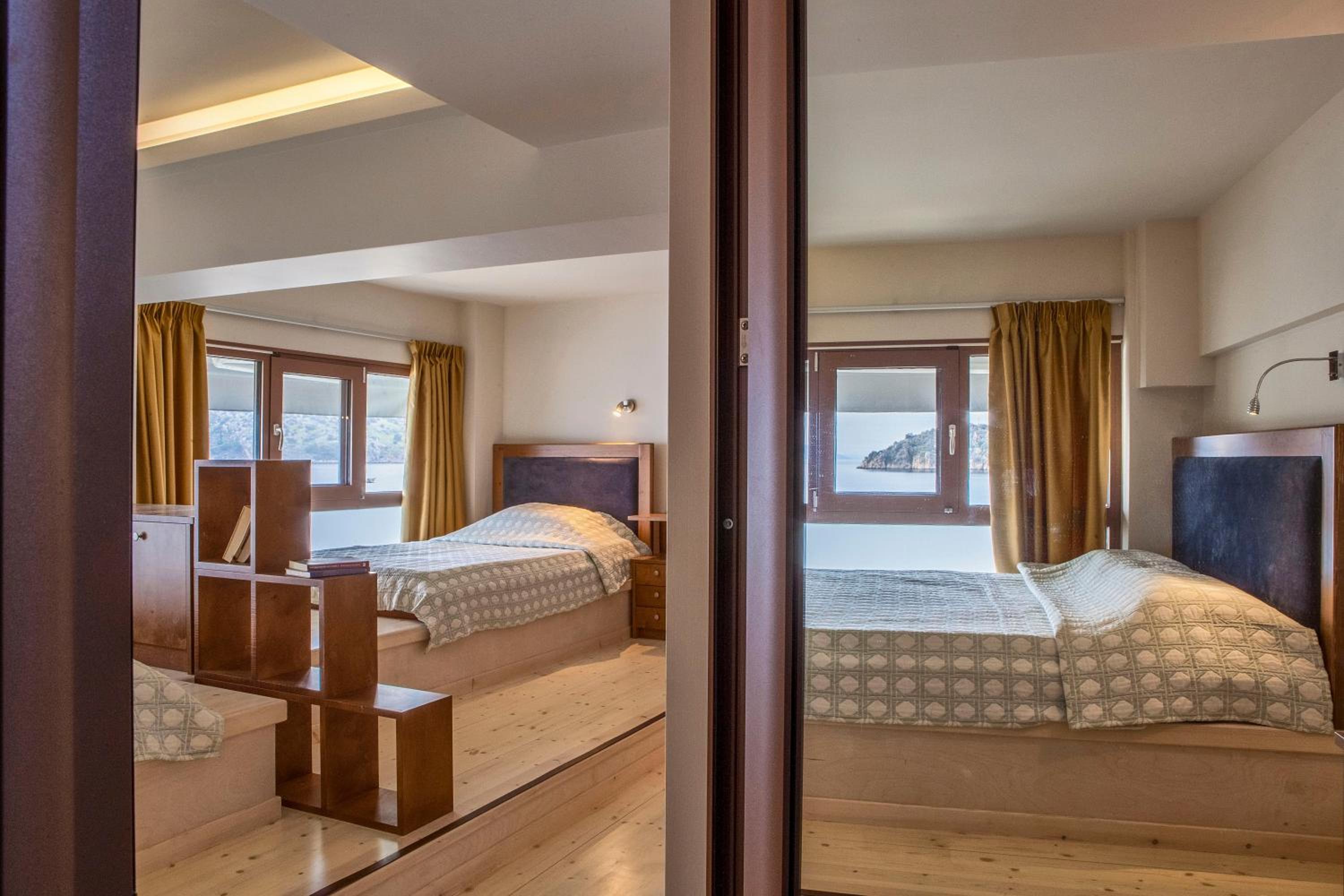 Suite (5 adults) with Jacuzzi and Sea view - Photo 5