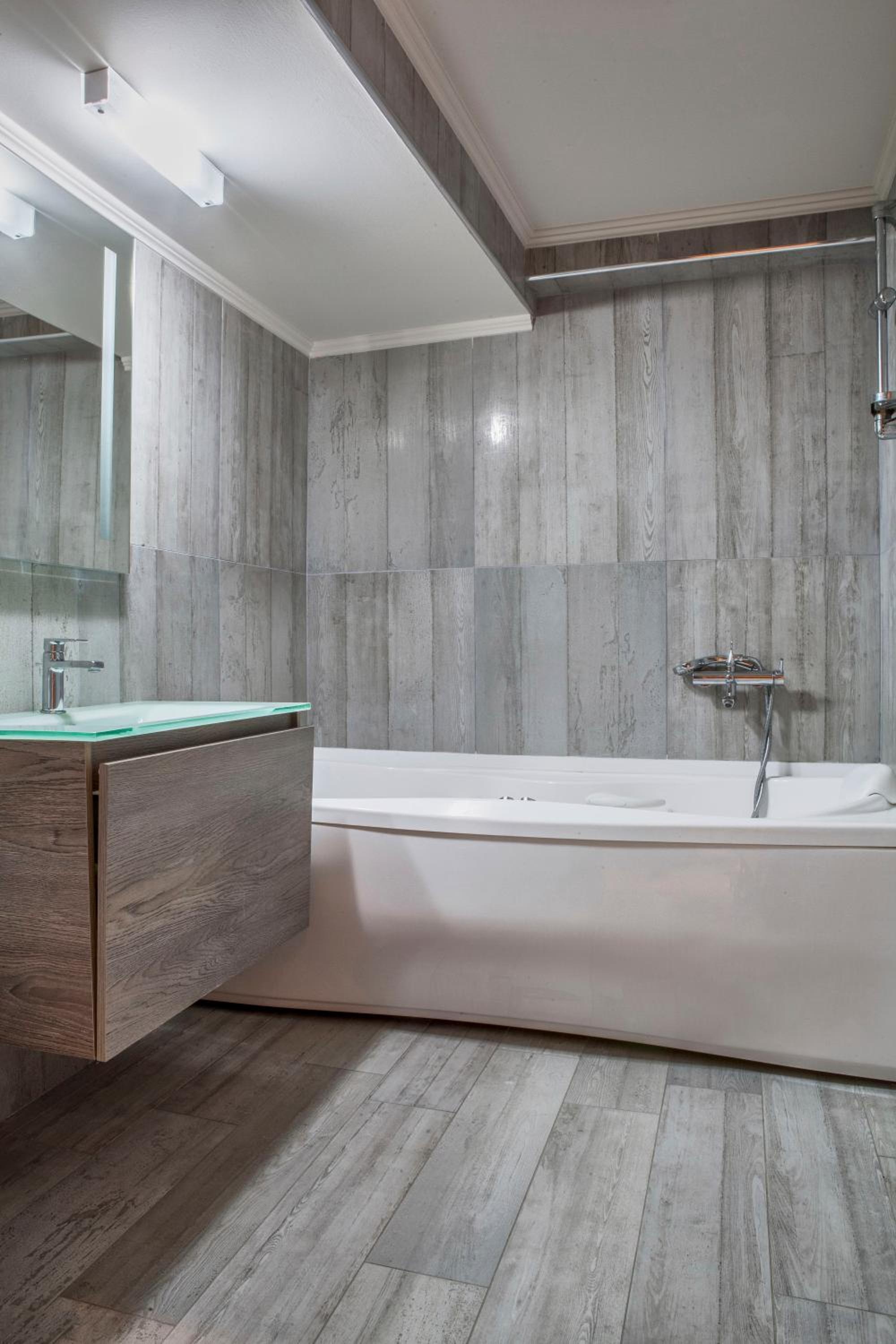 Suite (5 adults) with Jacuzzi and Sea view - Photo 11