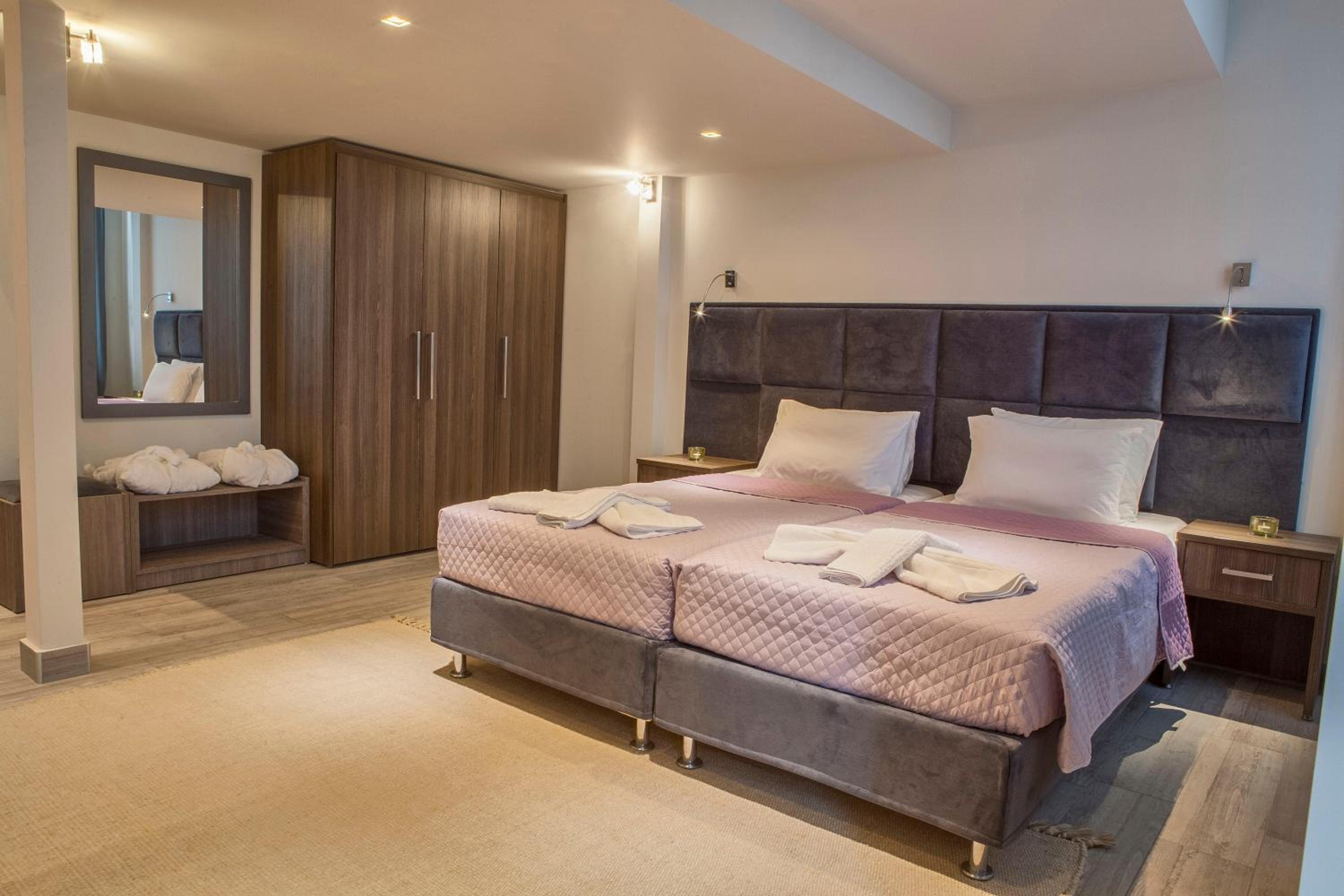 Suite (5 adults) with Jacuzzi and Sea view - Photo 1