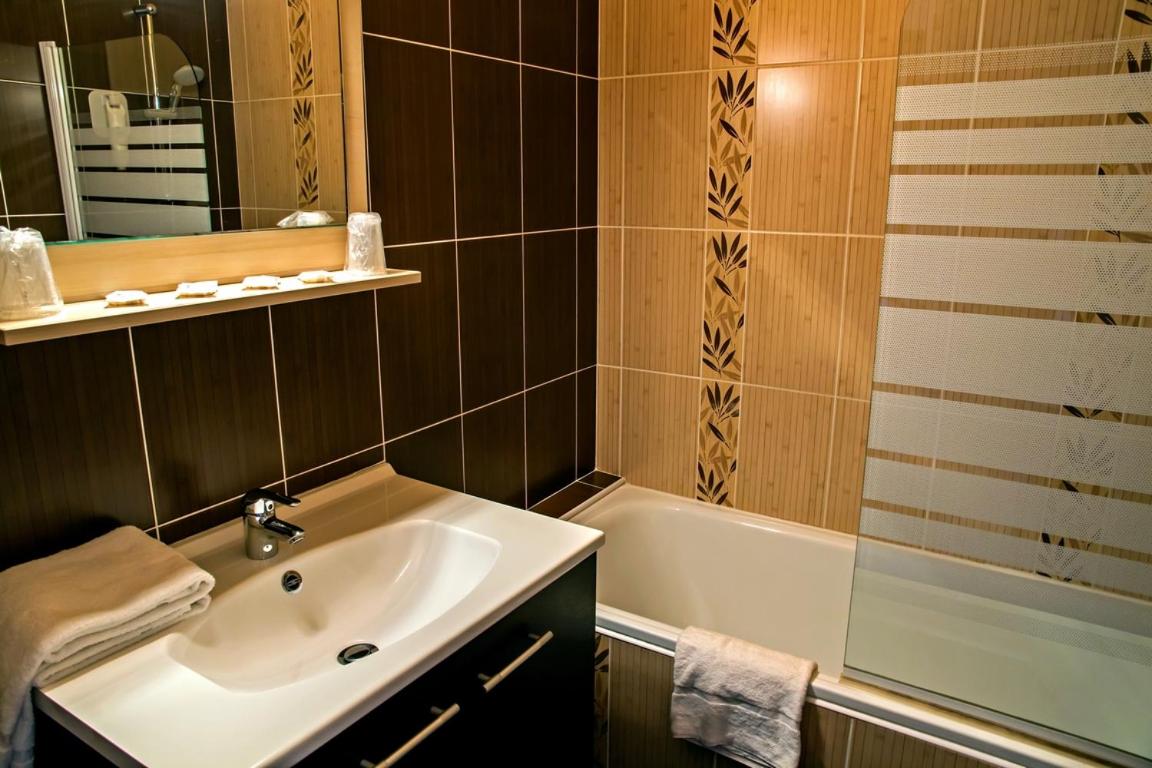 Quadruple Room - 2 double beds - Photo 4