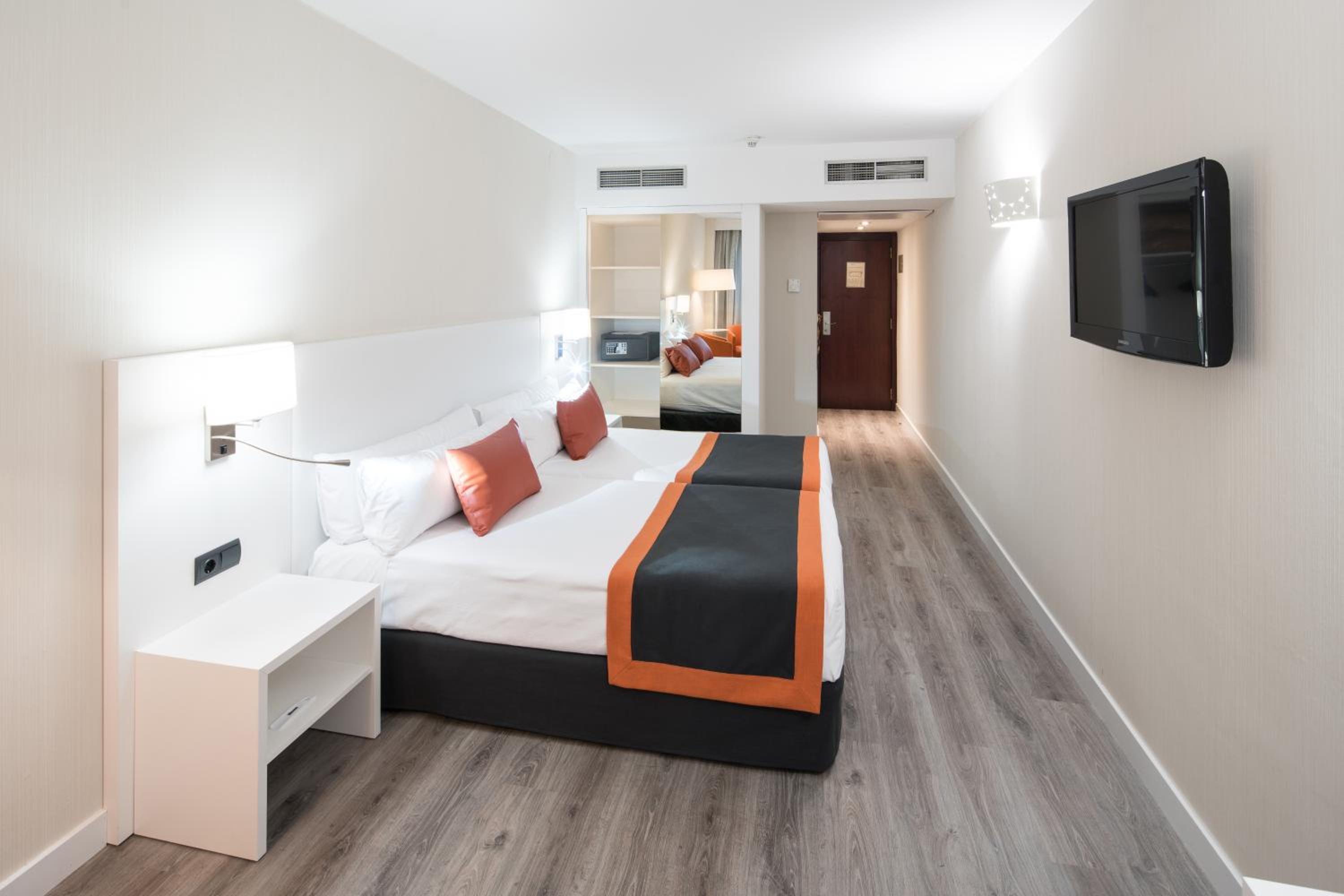 Premium Double or Twin Room - Photo 5