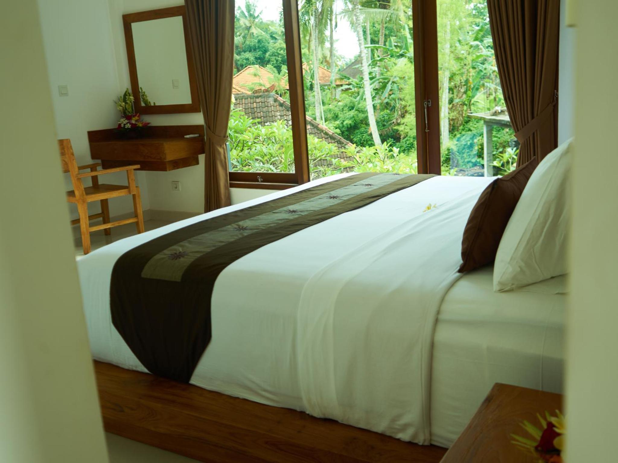 Deluxe King Room photo 2