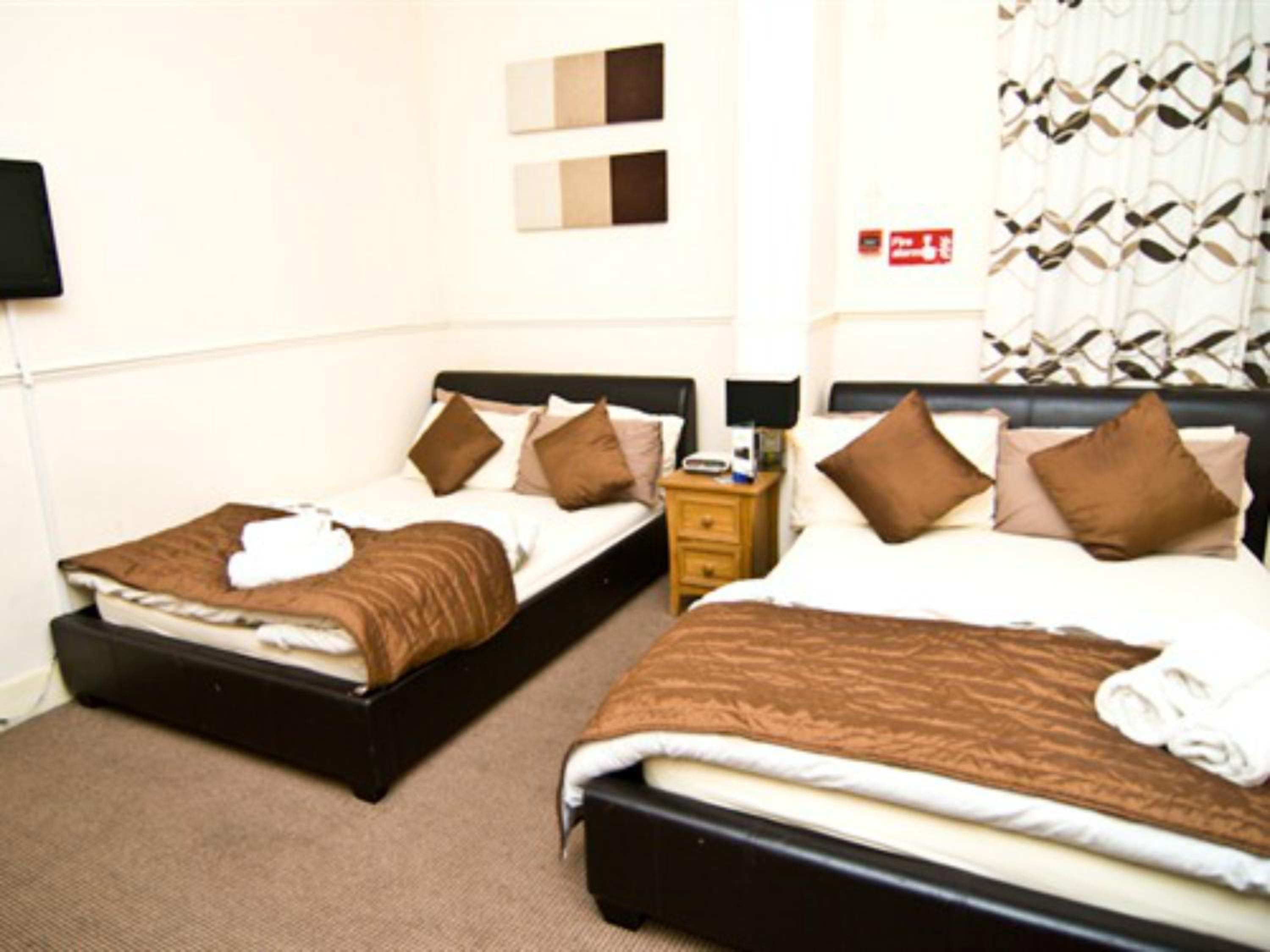 Family Room - Photo 2