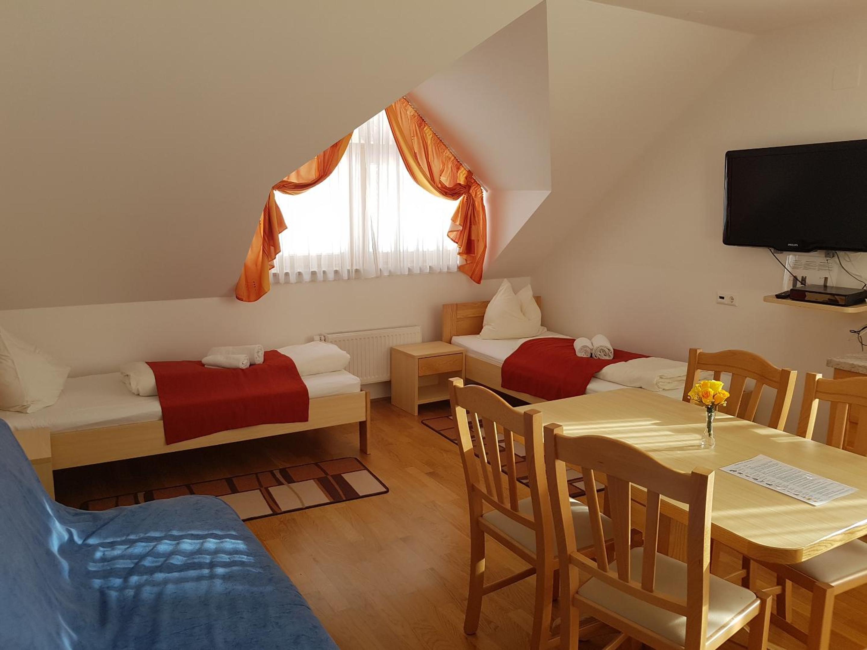 Quadruple Room with Balcony and Mountain View - Photo 18