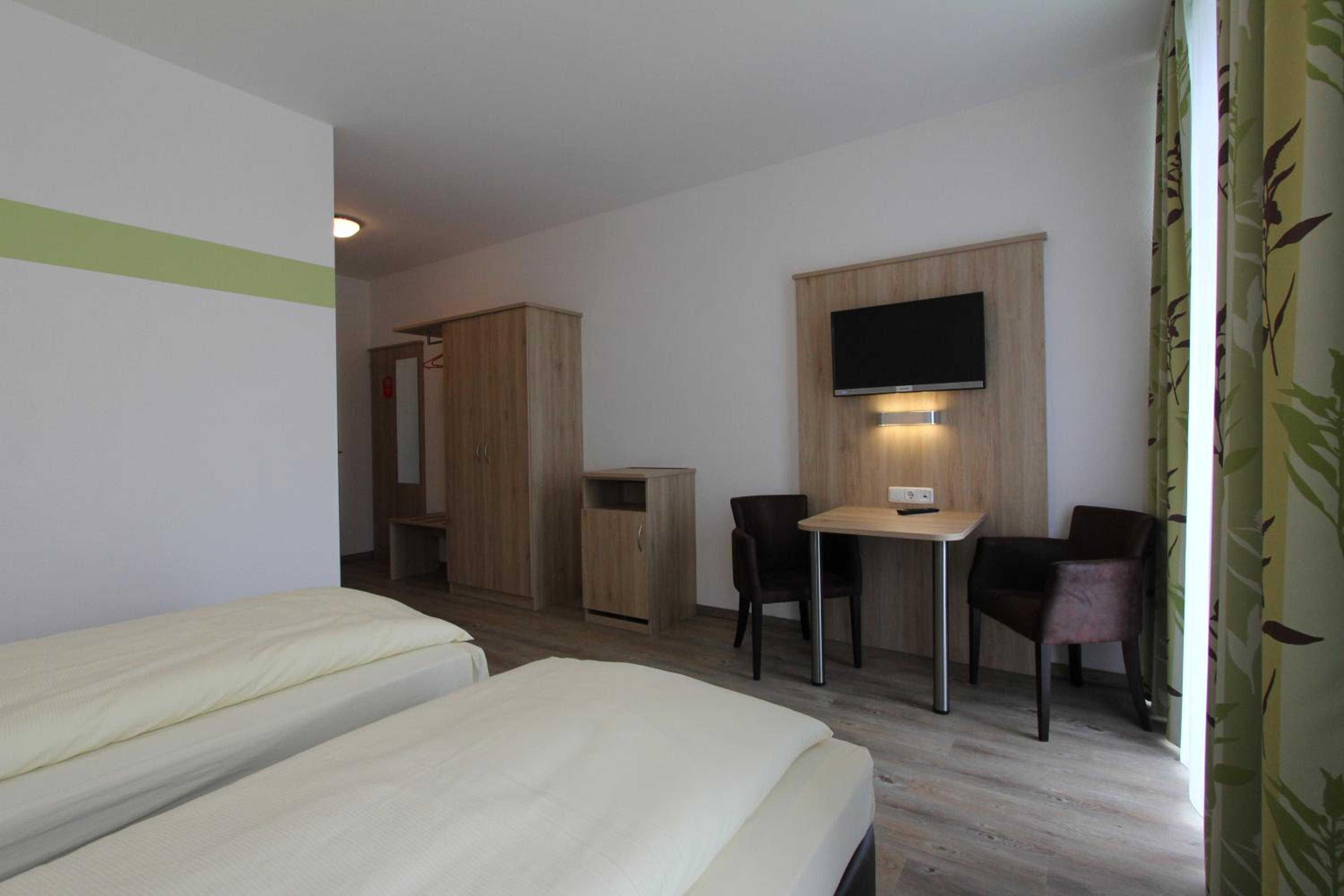 Double or Twin Room - Photo 4
