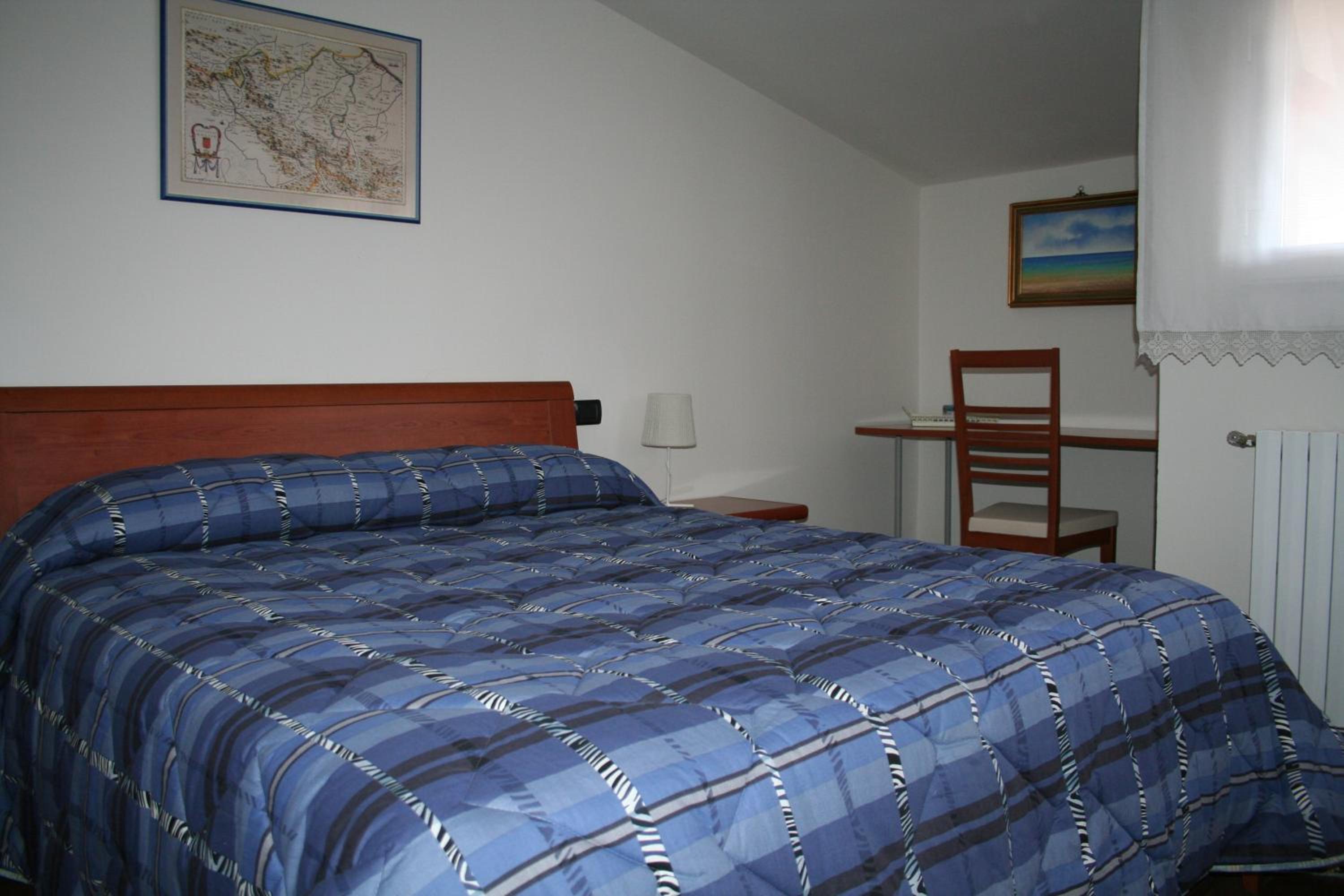 Standard Triple Room - Photo 4