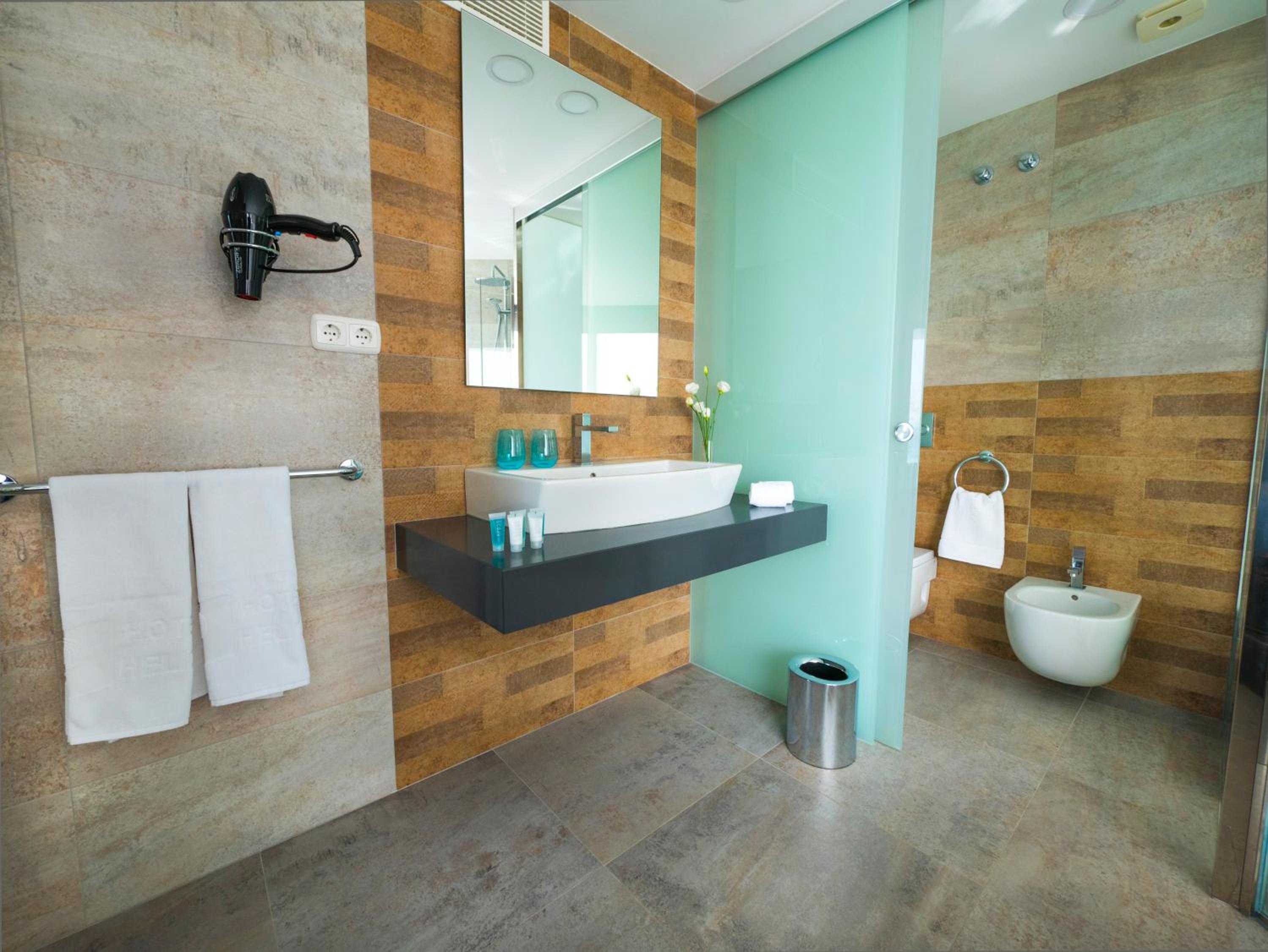 Junior Suite with Hot Tub - Photo 9